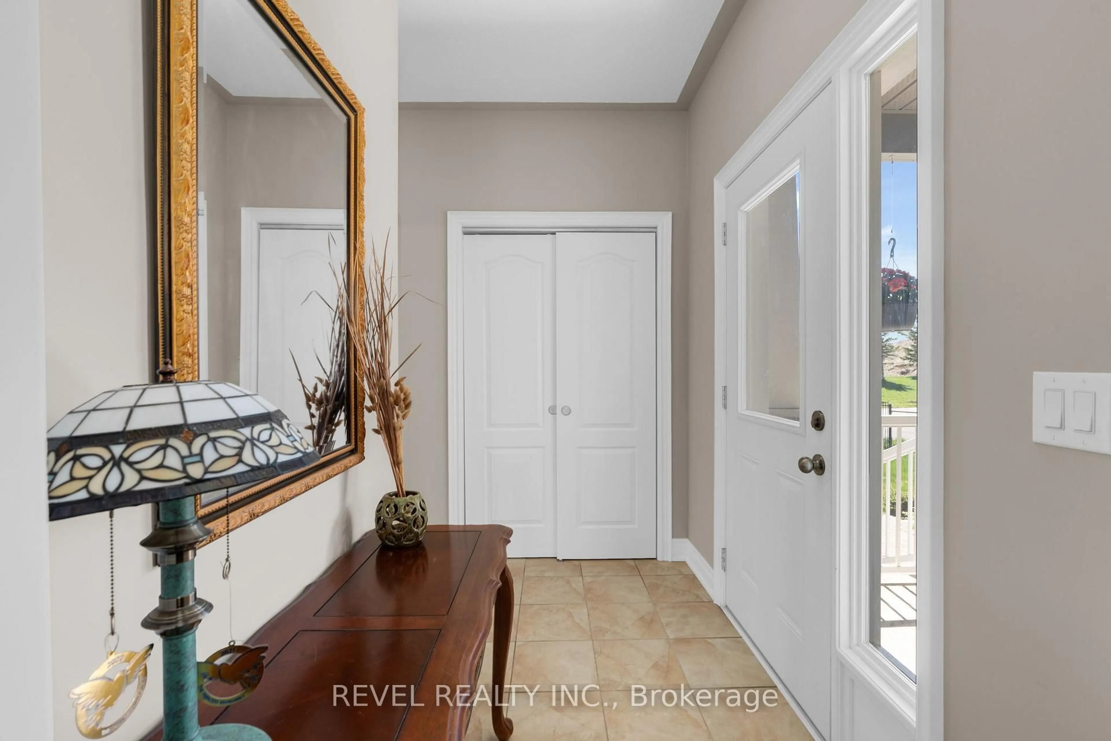 Indoor entryway for 3123 Stone Ridge Blvd, Orillia Ontario L3V 0A2