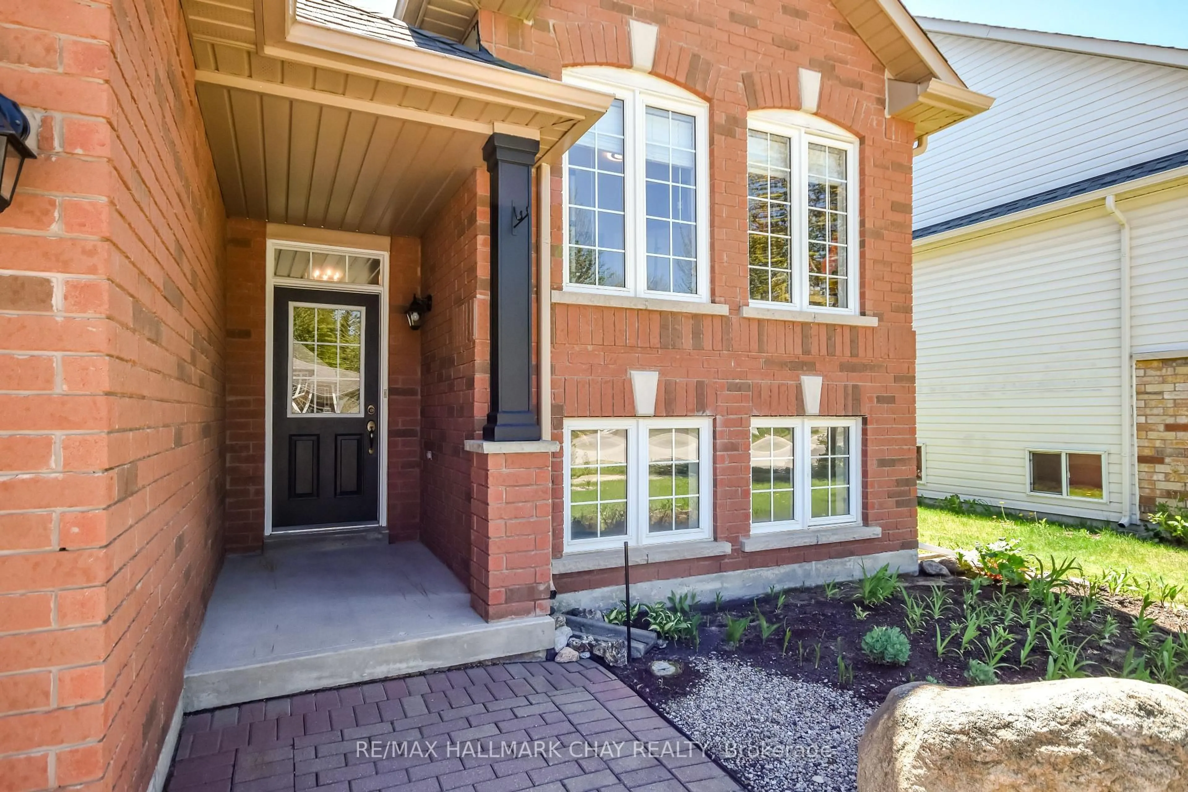 Home with brick exterior material, street for 31 Princess Point Dr, Wasaga Beach Ontario L9Z 3C2