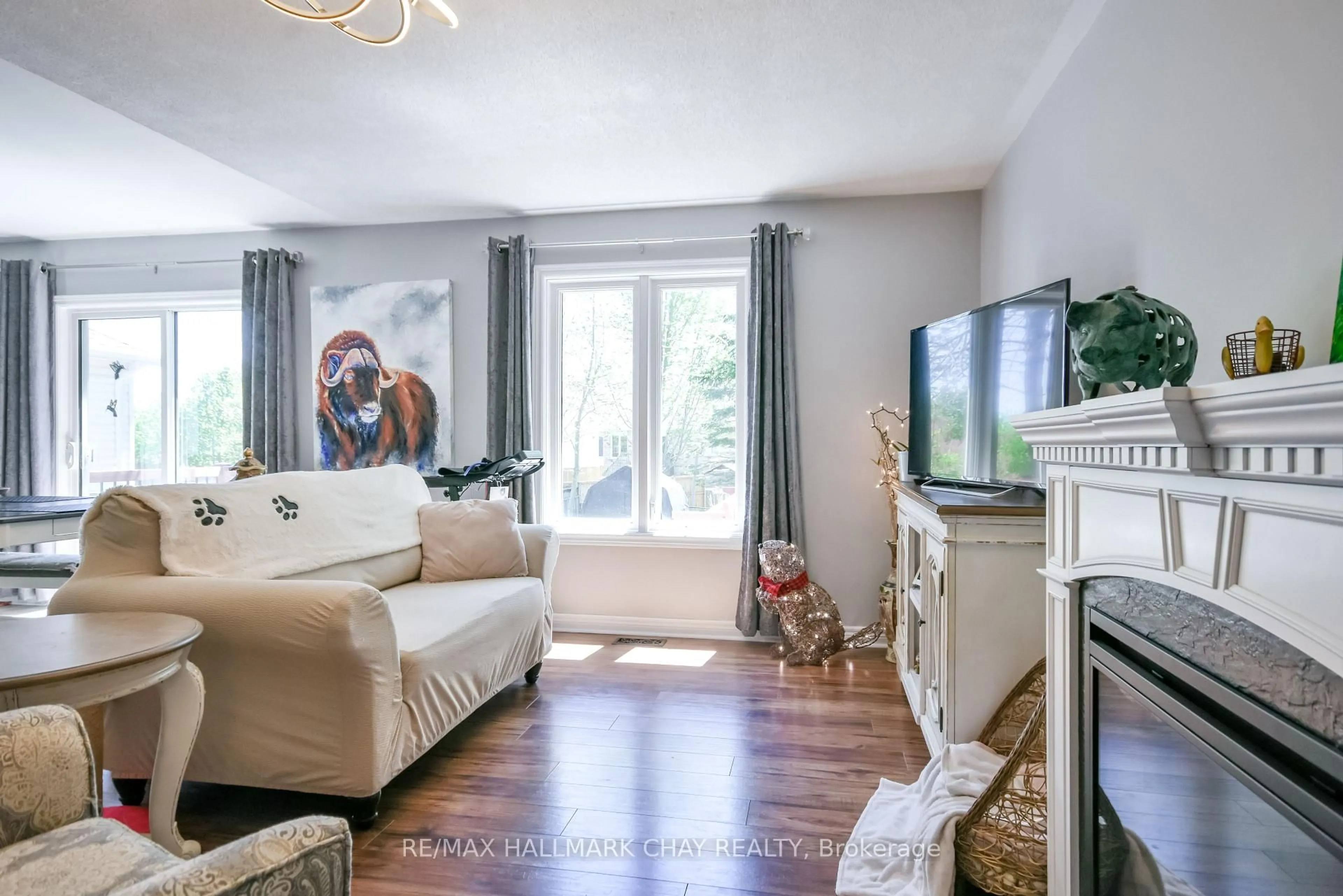 Living room with furniture, unknown for 31 Princess Point Dr, Wasaga Beach Ontario L9Z 3C2