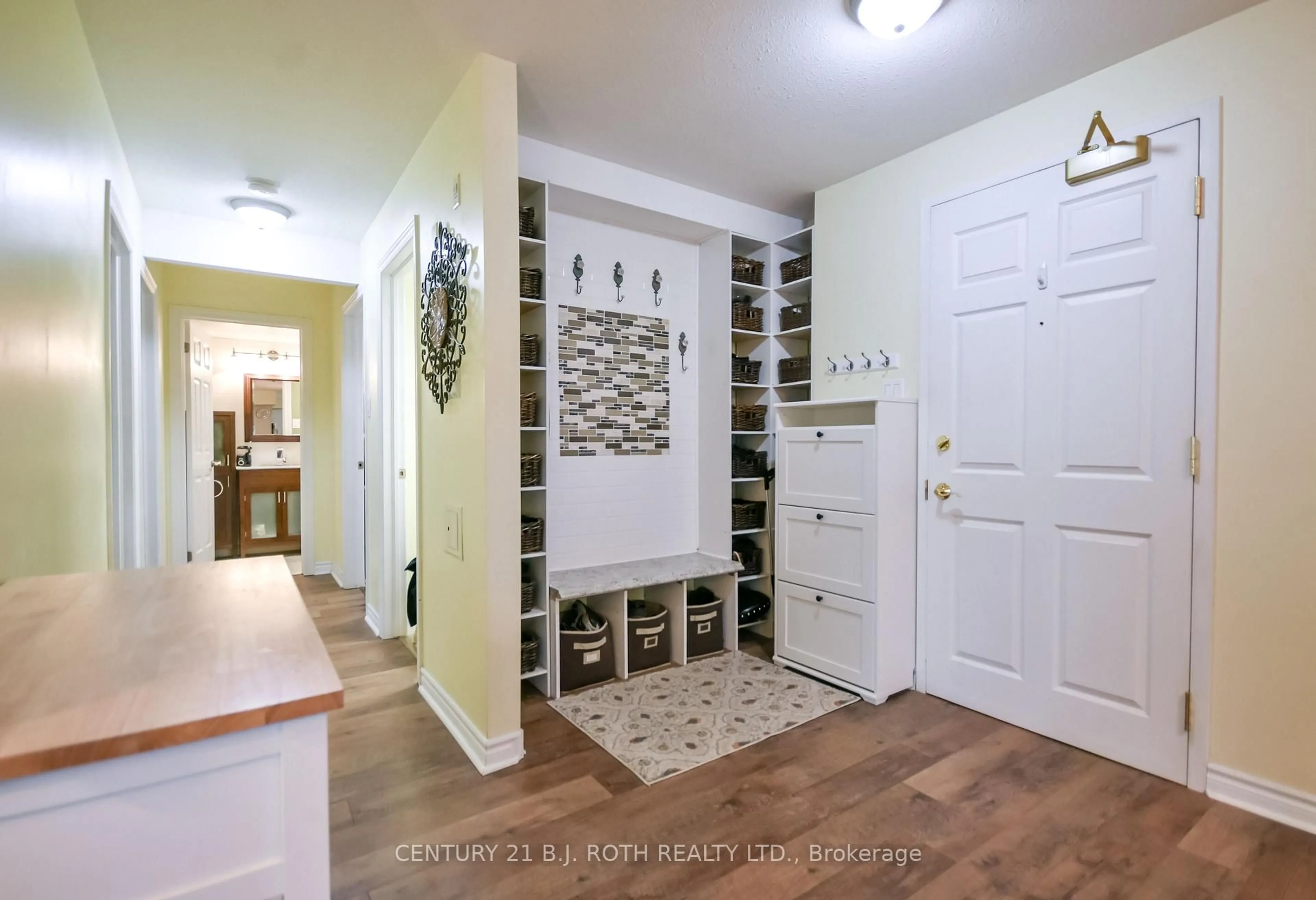 Indoor entryway for 49 Jacobs Terr #114, Barrie Ontario L4N 0W4