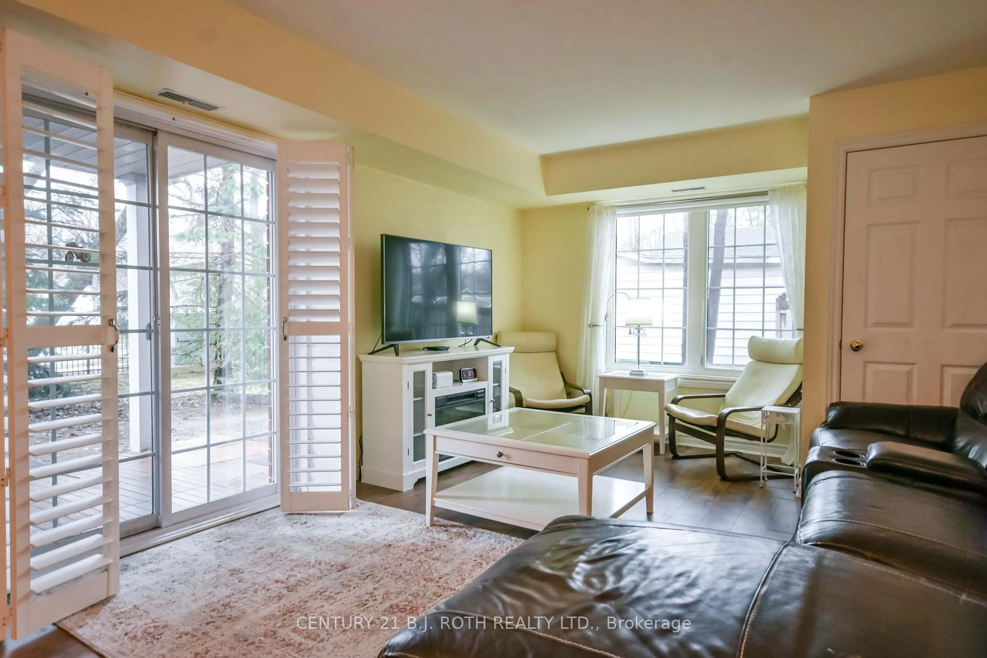 Living room with furniture, unknown for 49 Jacobs Terr #114, Barrie Ontario L4N 0W4
