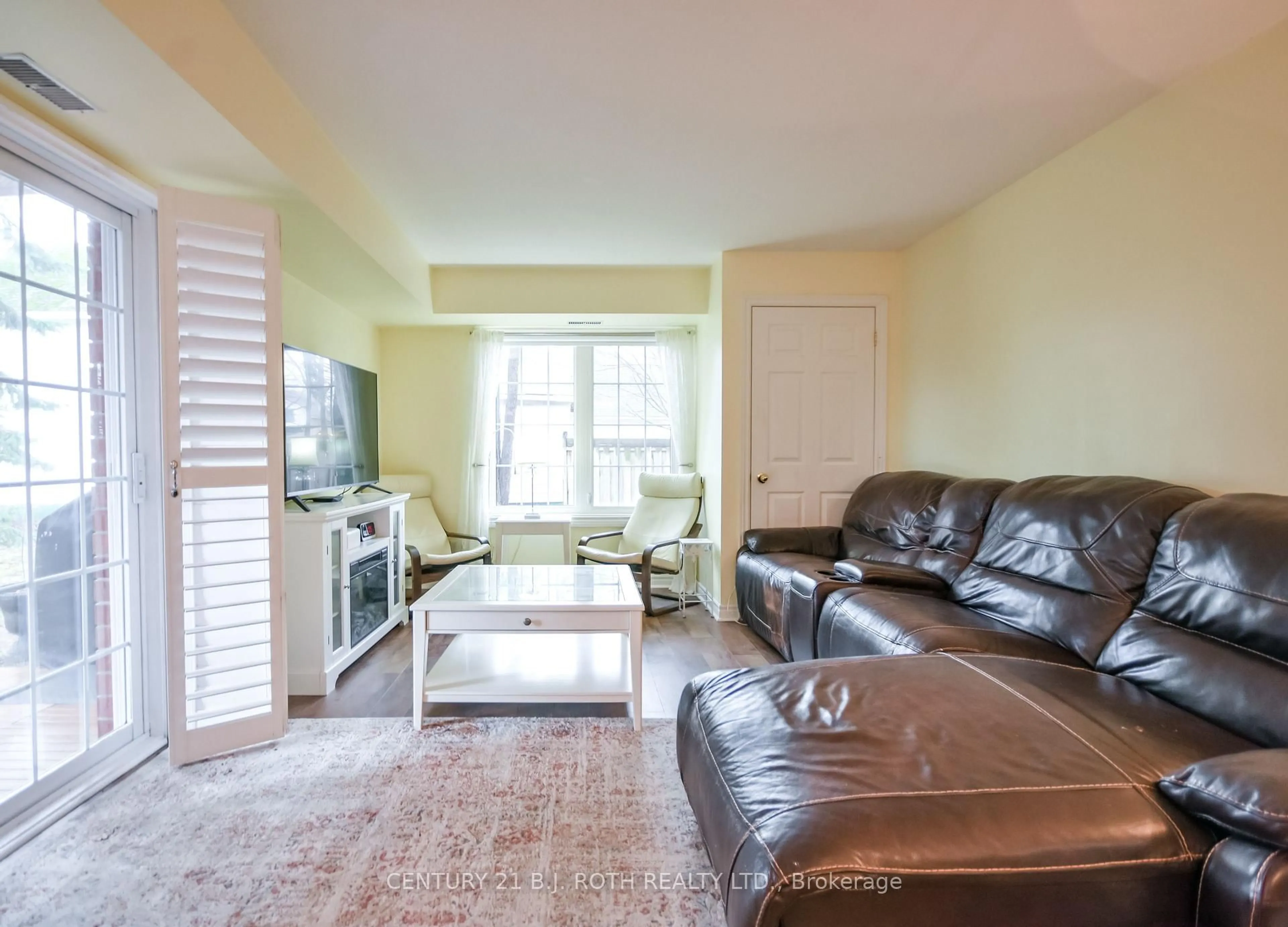 Living room with furniture, unknown for 49 Jacobs Terr #114, Barrie Ontario L4N 0W4