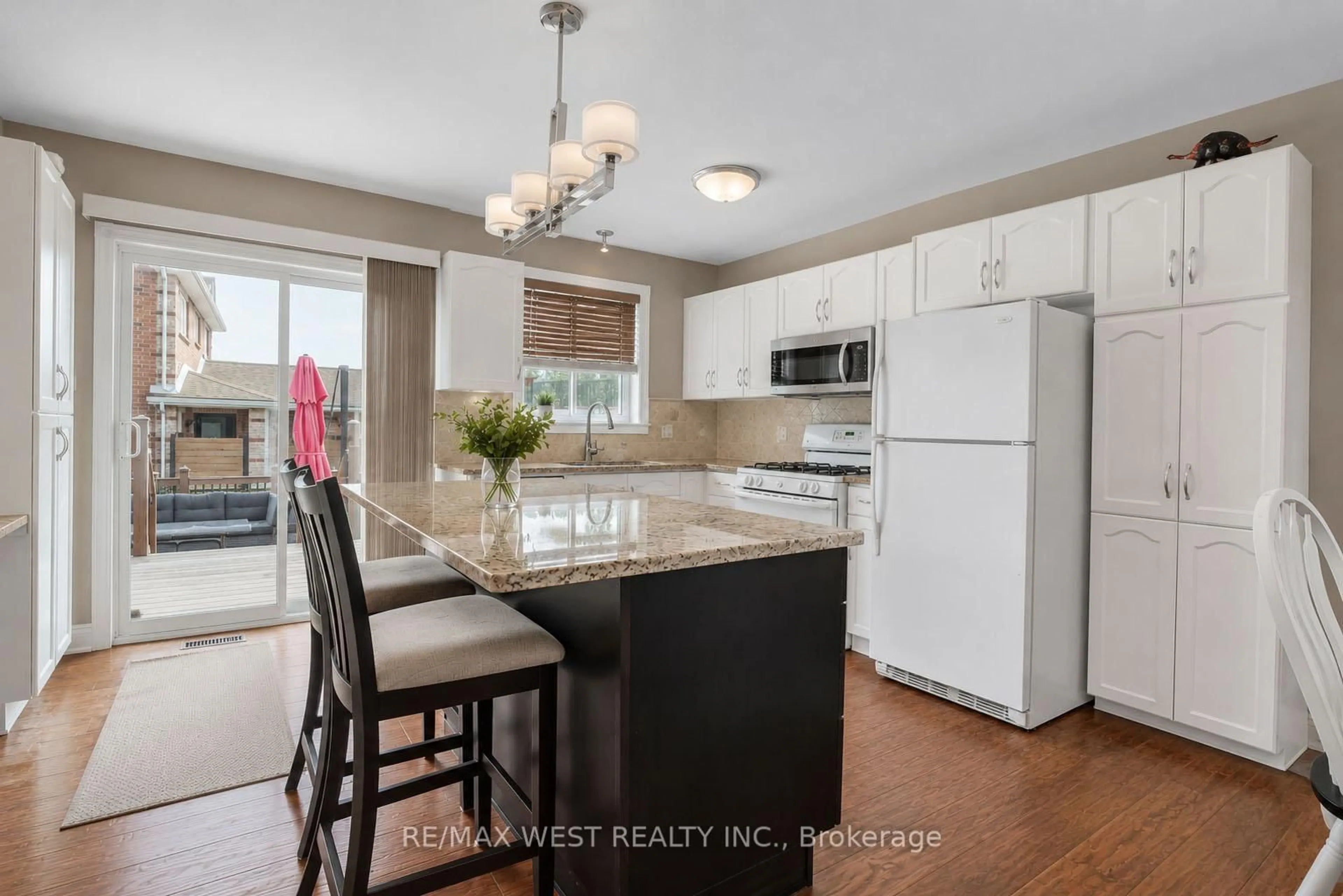 Open concept kitchen, unknown for 37 Kell Pl, Barrie Ontario L4N 9K5