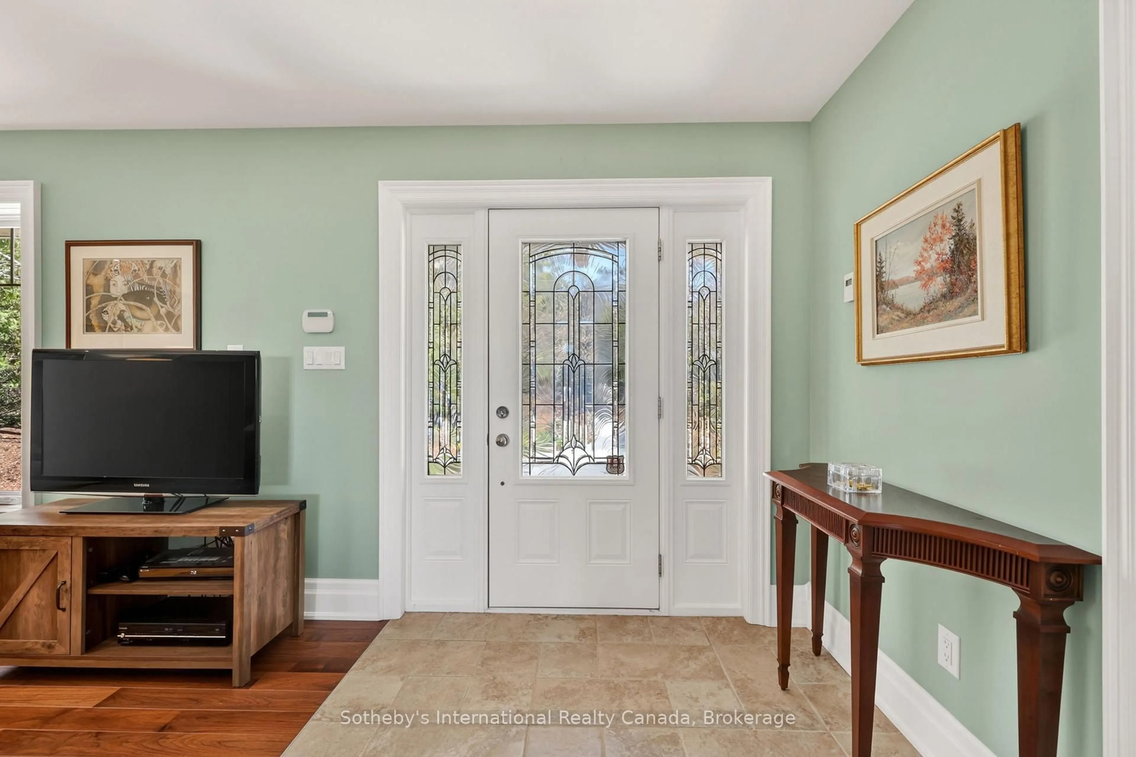 Indoor entryway for 1036 River Rd, Wasaga Beach Ontario L9Z 2P7