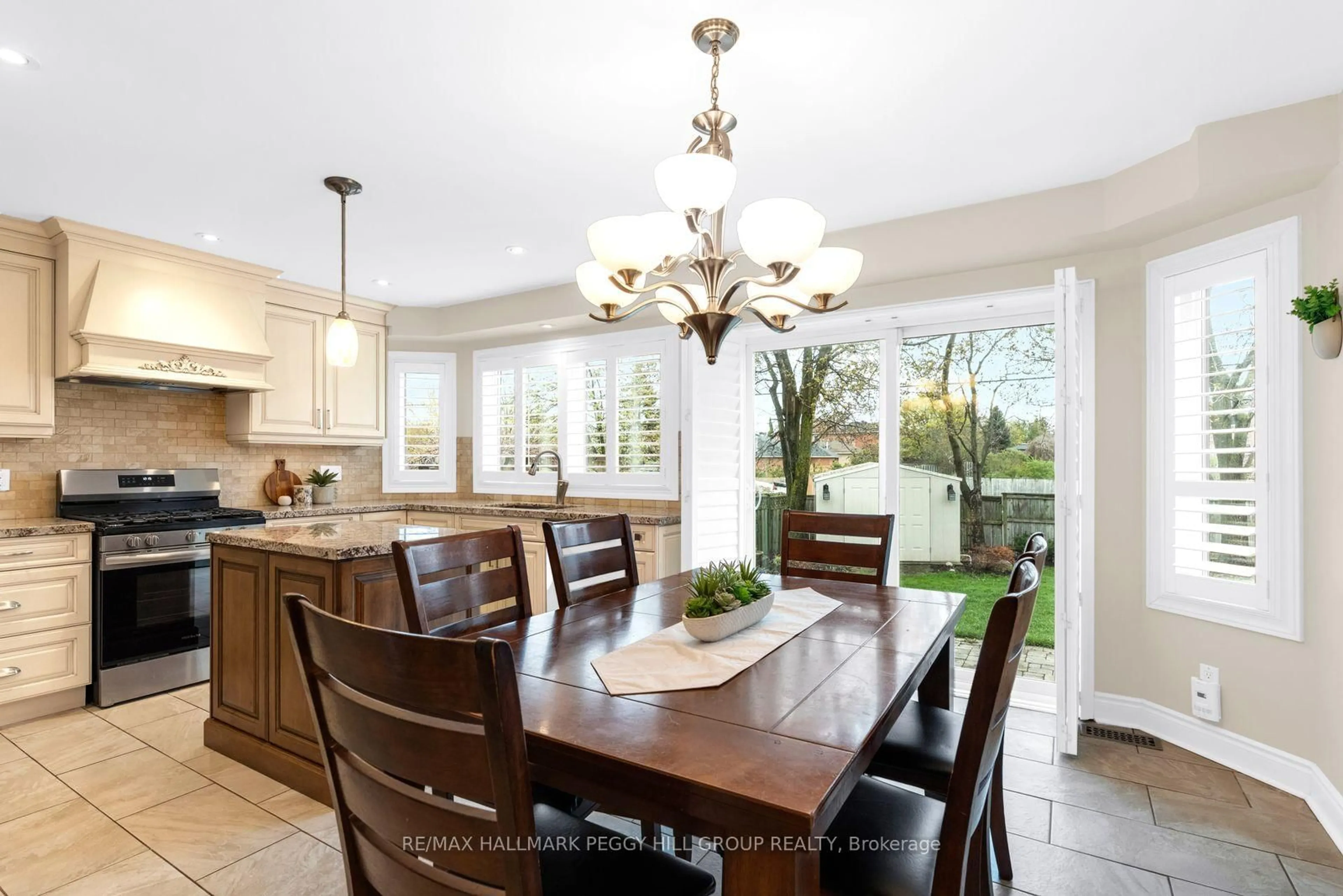 Open concept kitchen, ceramic/tile floor for 87 Cityview Circ, Barrie Ontario L4N 7V1