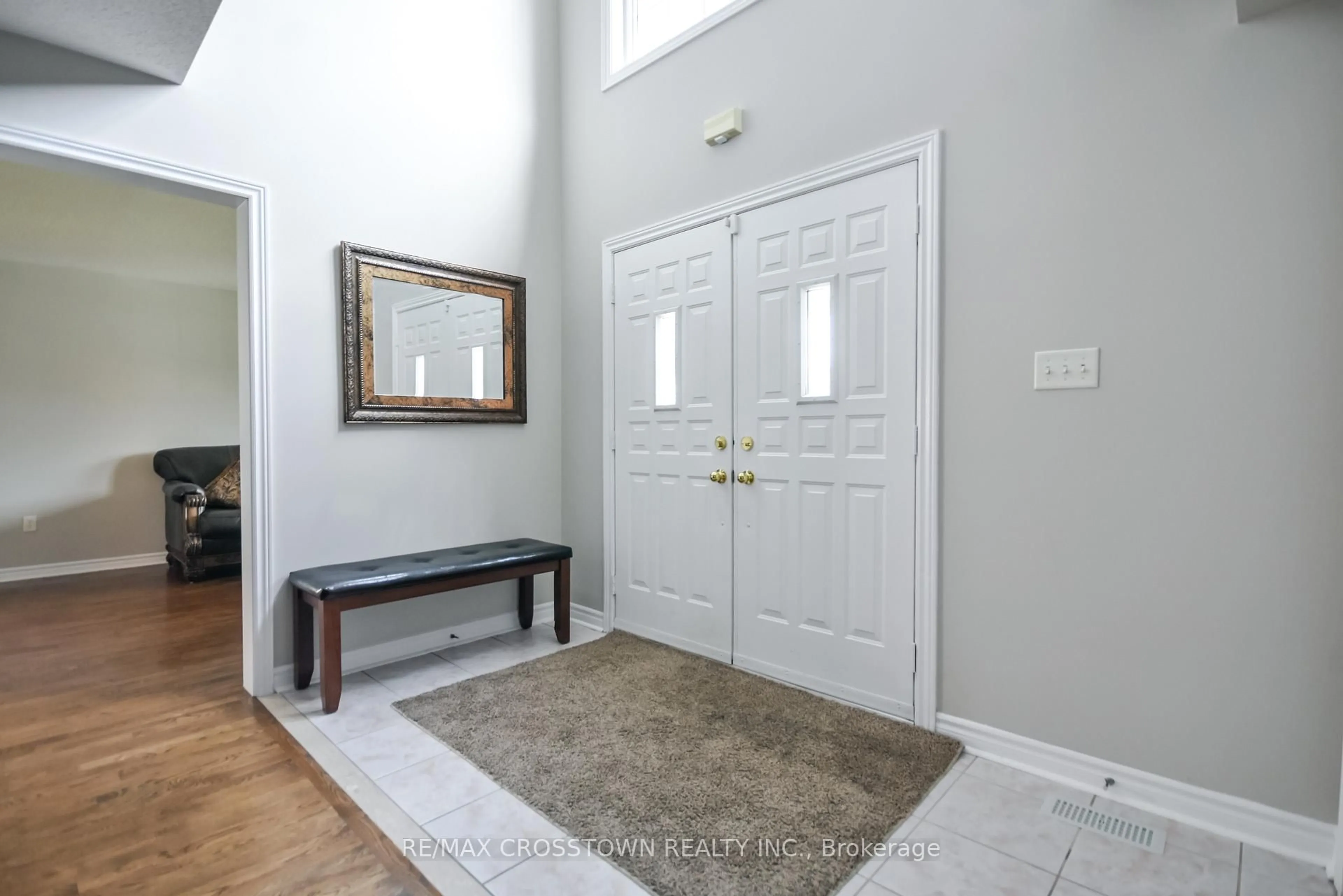 Indoor entryway for 116 Esther Dr, Barrie Ontario L4N 0V5