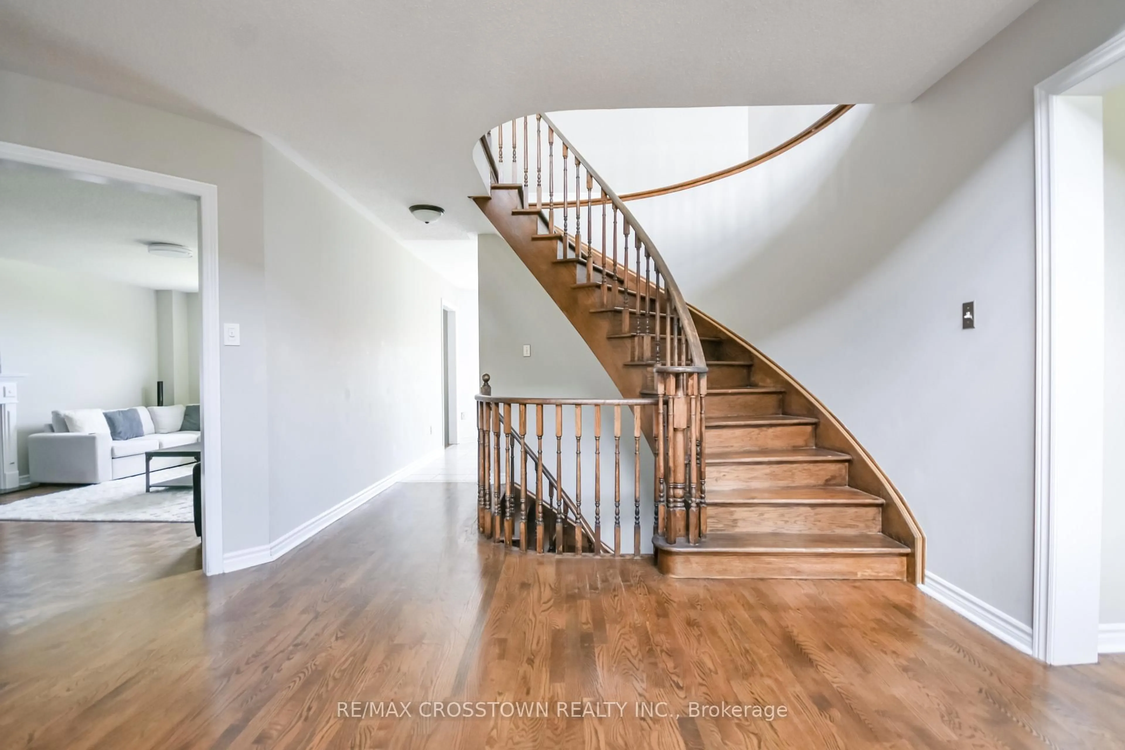 Stairs for 116 Esther Dr, Barrie Ontario L4N 0V5