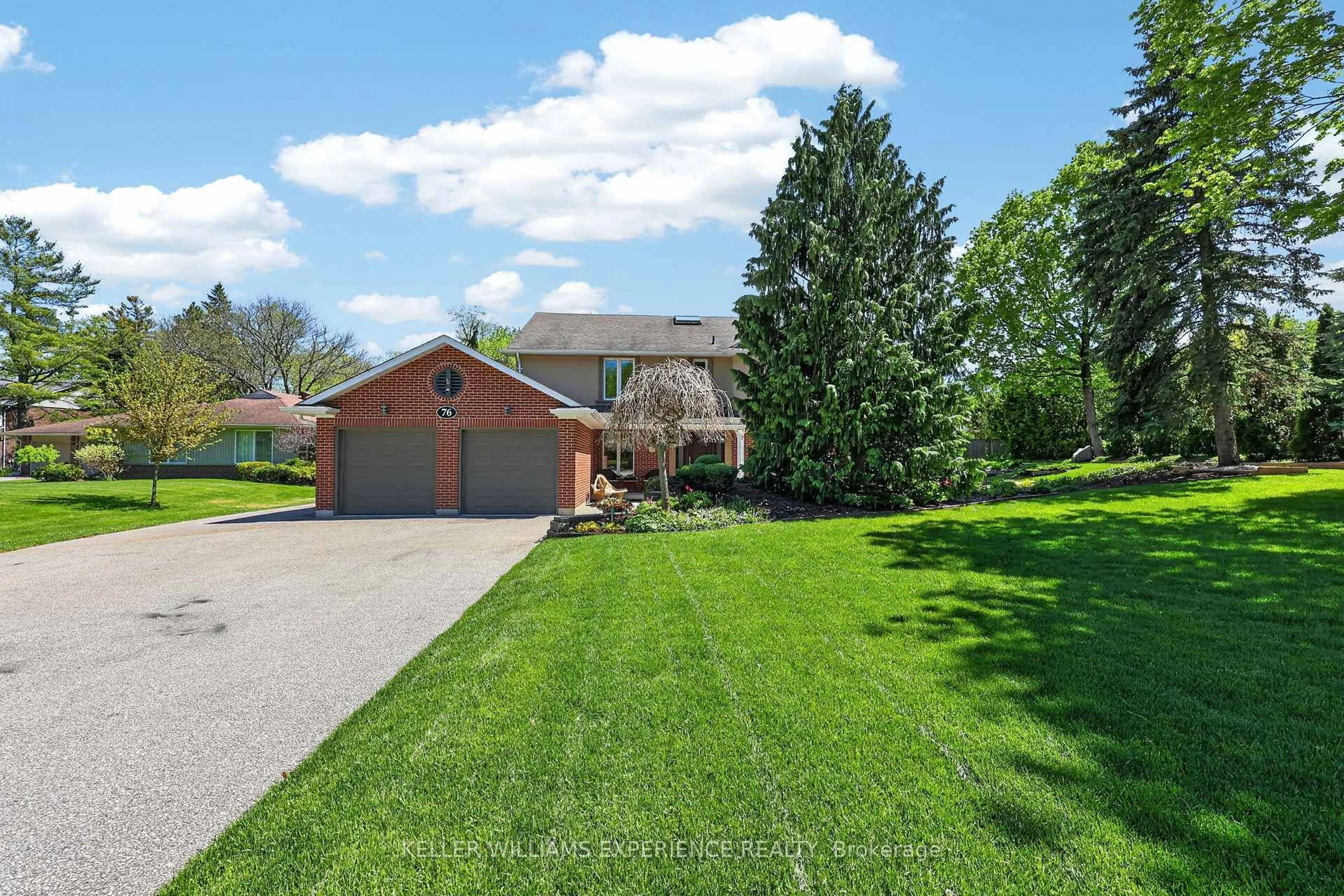 A pic from outside/outdoor area/front of a property/back of a property/a pic from drone, water/lake/river/ocean view for 76 Royal Oak Dr, Barrie Ontario L4N 7S6