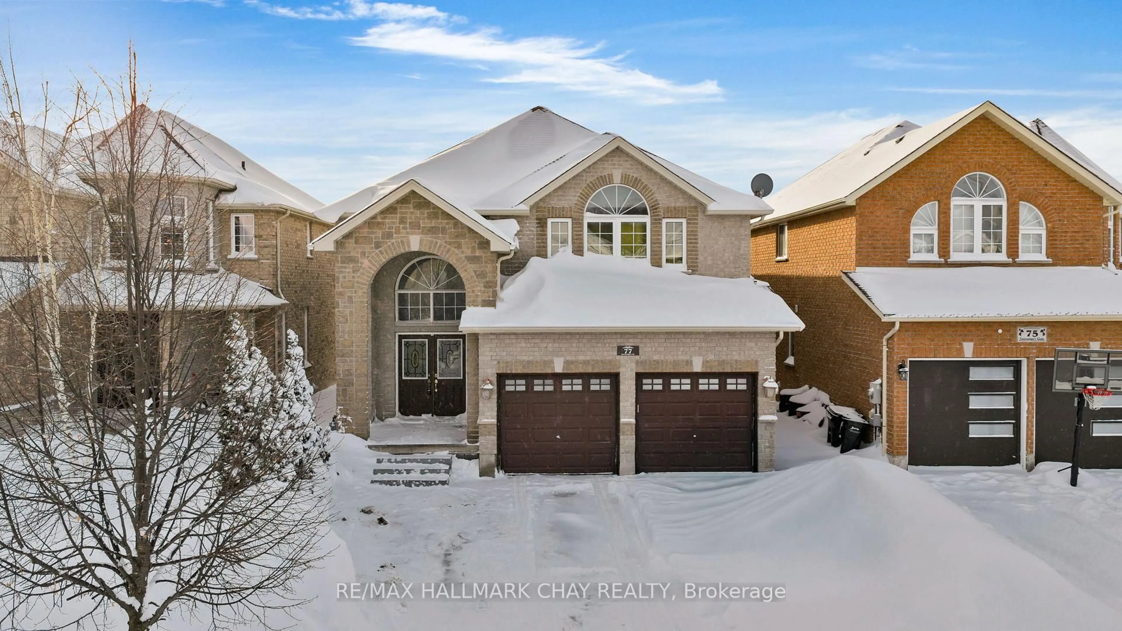 A pic from outside/outdoor area/front of a property/back of a property/a pic from drone, street for 77 Sovereign's Gate, Barrie Ontario L4N 0Y9