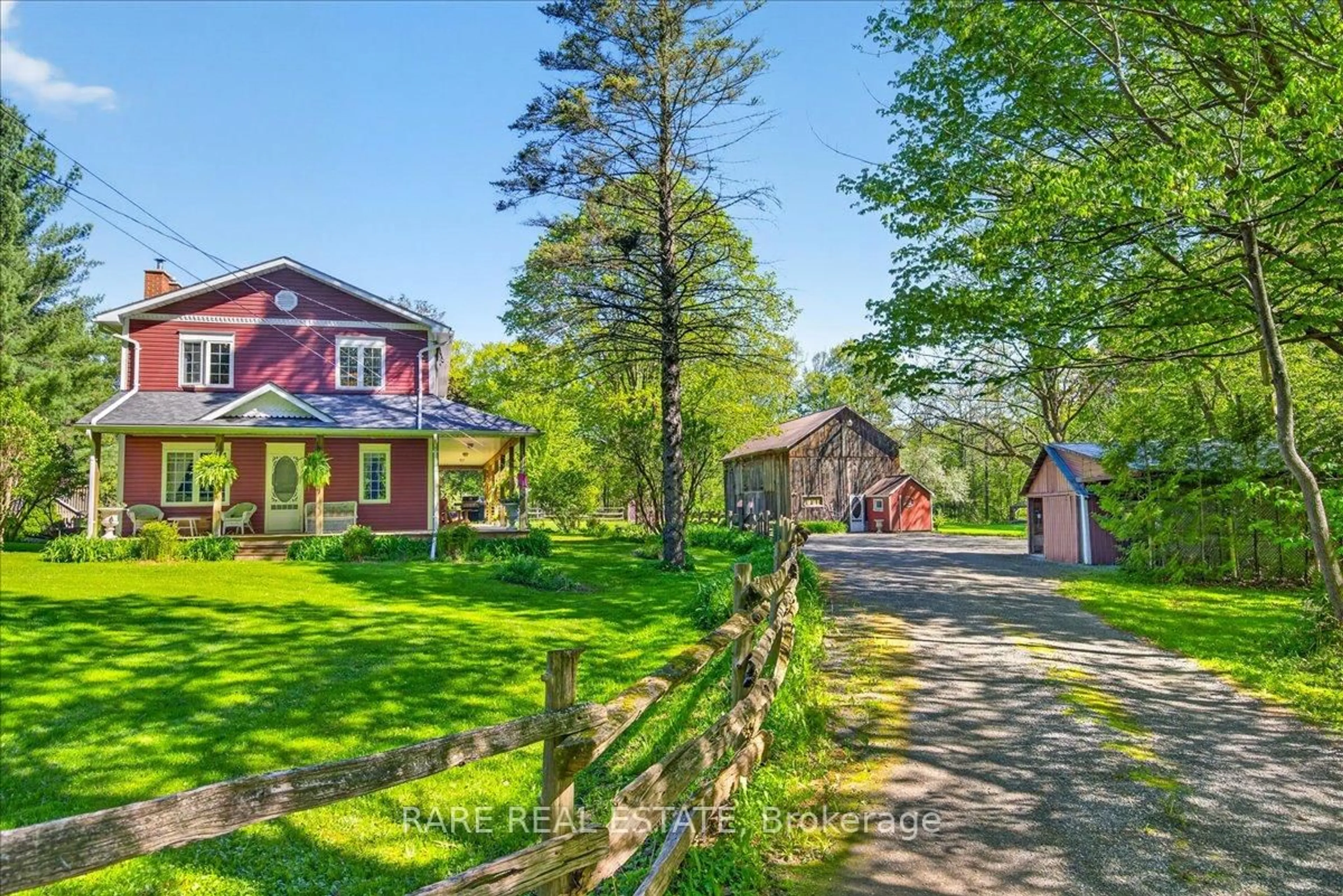 A pic from outside/outdoor area/front of a property/back of a property/a pic from drone, street for 5284 3 Sunnidale Conc, Clearview Ontario L0M 1N0