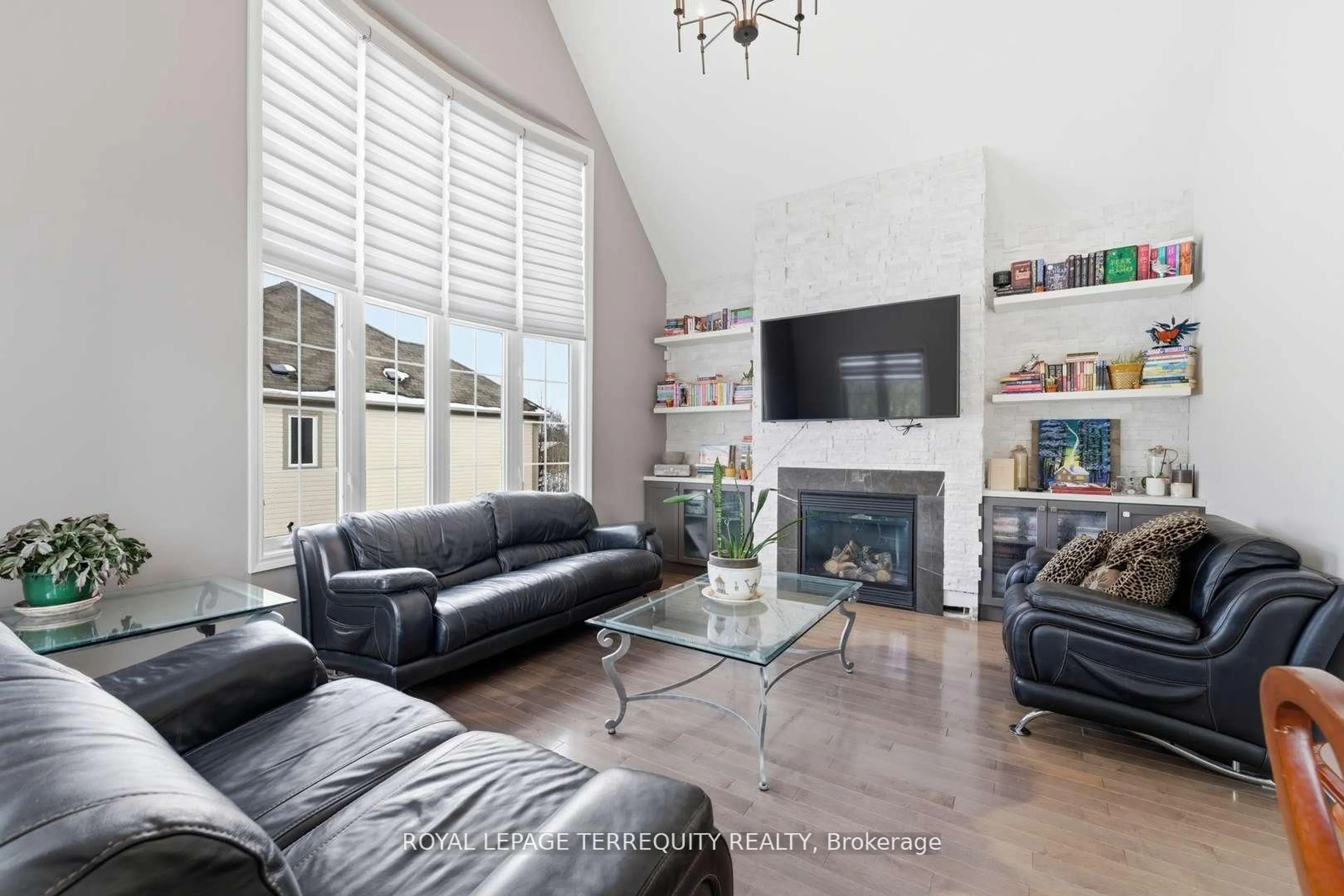 Living room with furniture, unknown for 10 Culham Tr, Wasaga Beach Ontario L9Z 0C6