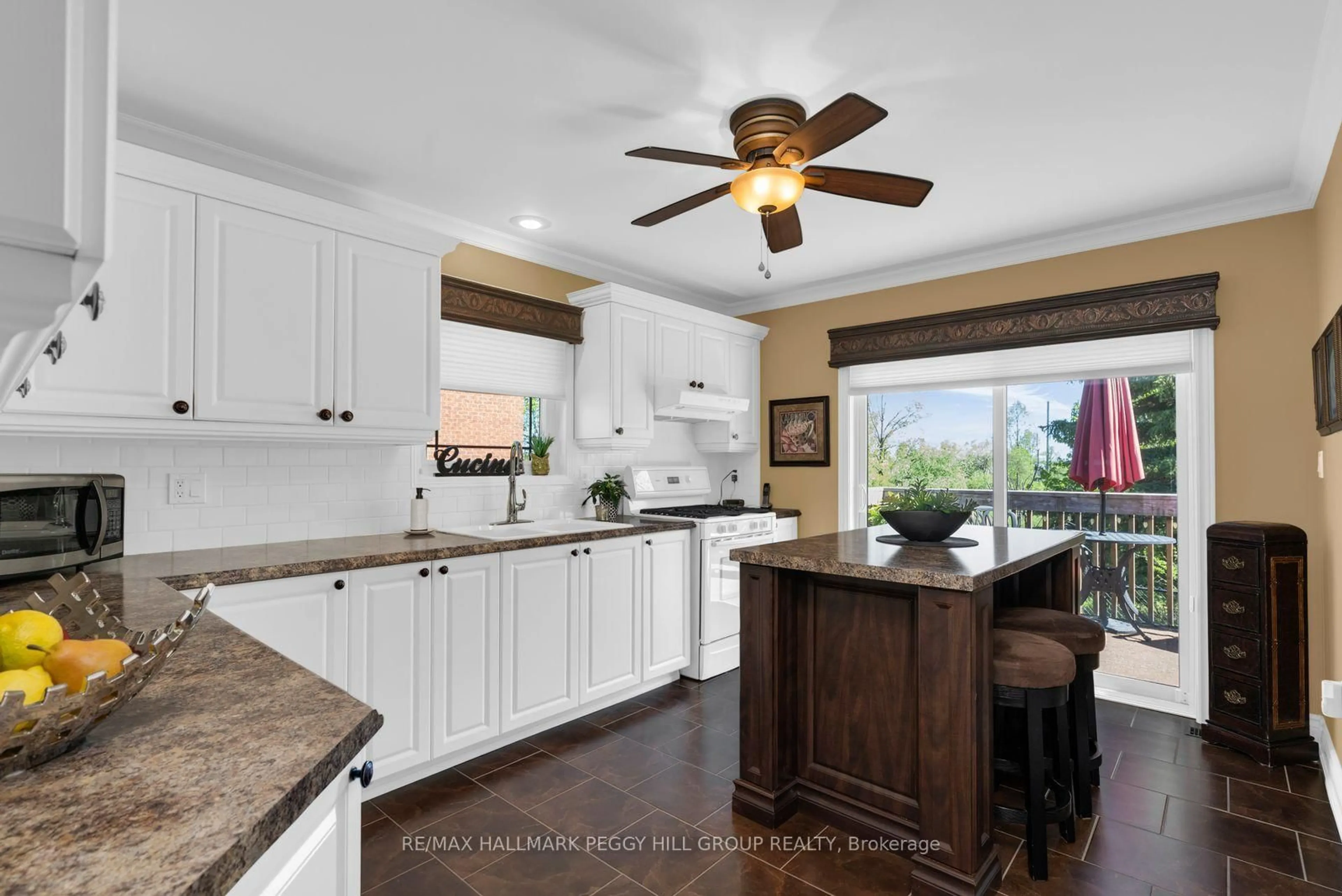 Open concept kitchen, ceramic/tile floor for 35 Golden Eagle Way, Barrie Ontario L4M 6P6