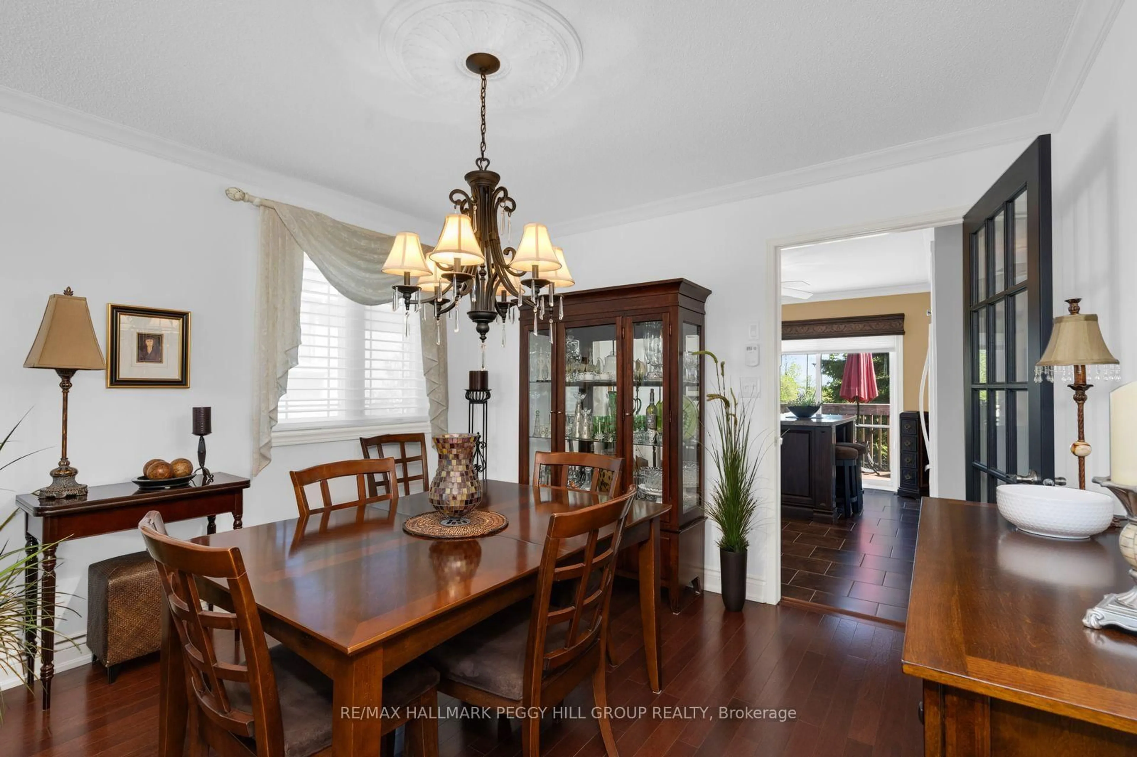 Dining room, wood/laminate floor for 35 Golden Eagle Way, Barrie Ontario L4M 6P6