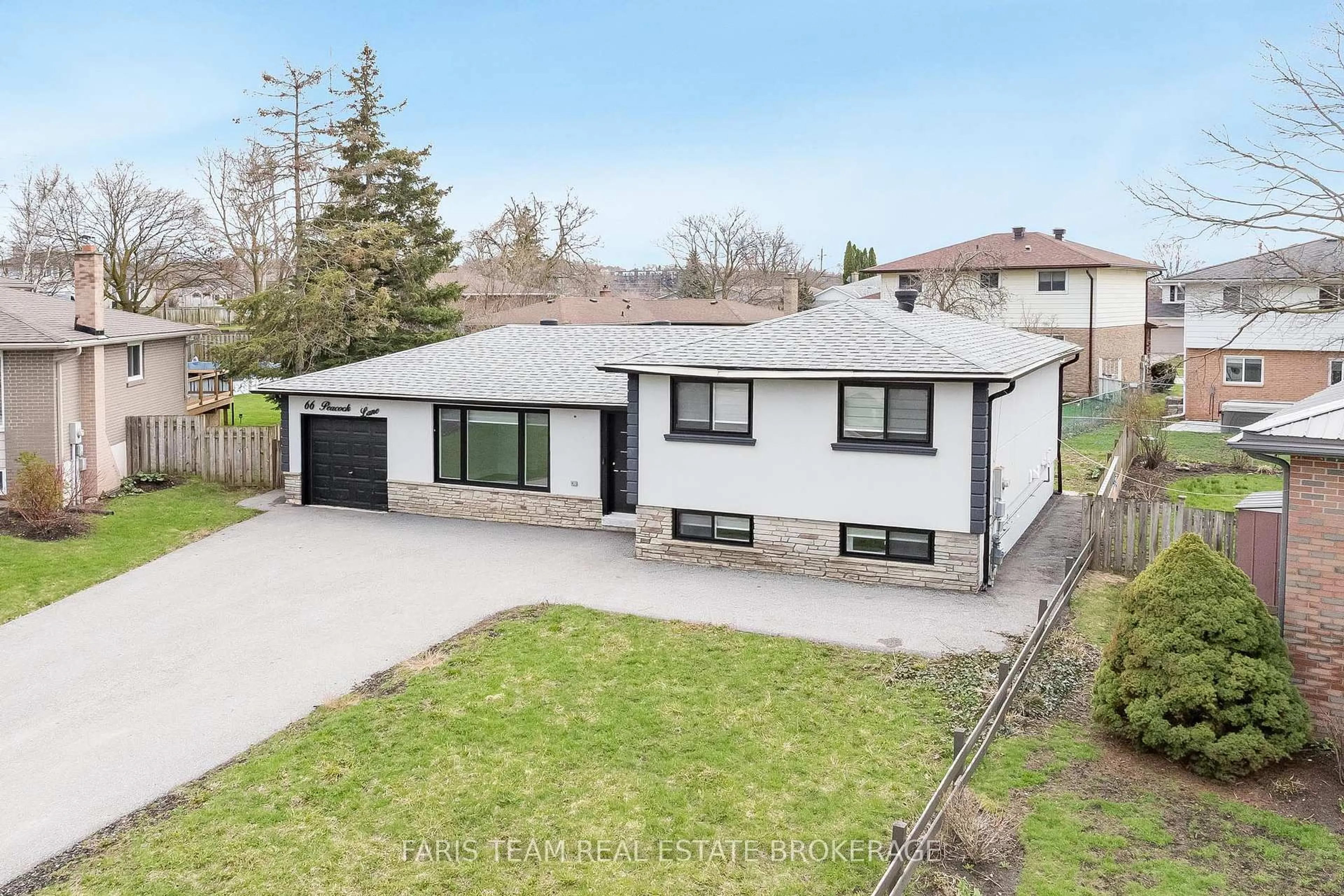 A pic from outside/outdoor area/front of a property/back of a property/a pic from drone, street for 66 Peacock Lane, Barrie Ontario L4N 3R9