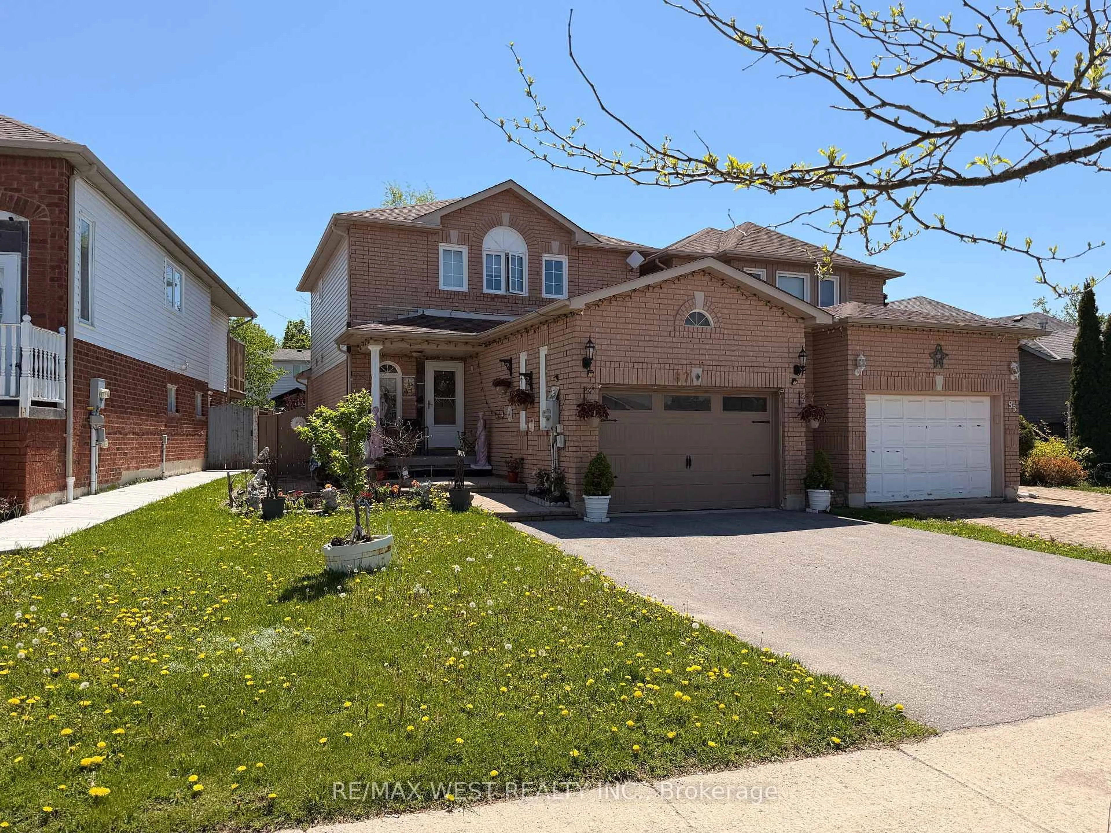 Home with brick exterior material, street for 87 Athabaska Rd, Barrie Ontario L4N 8E9
