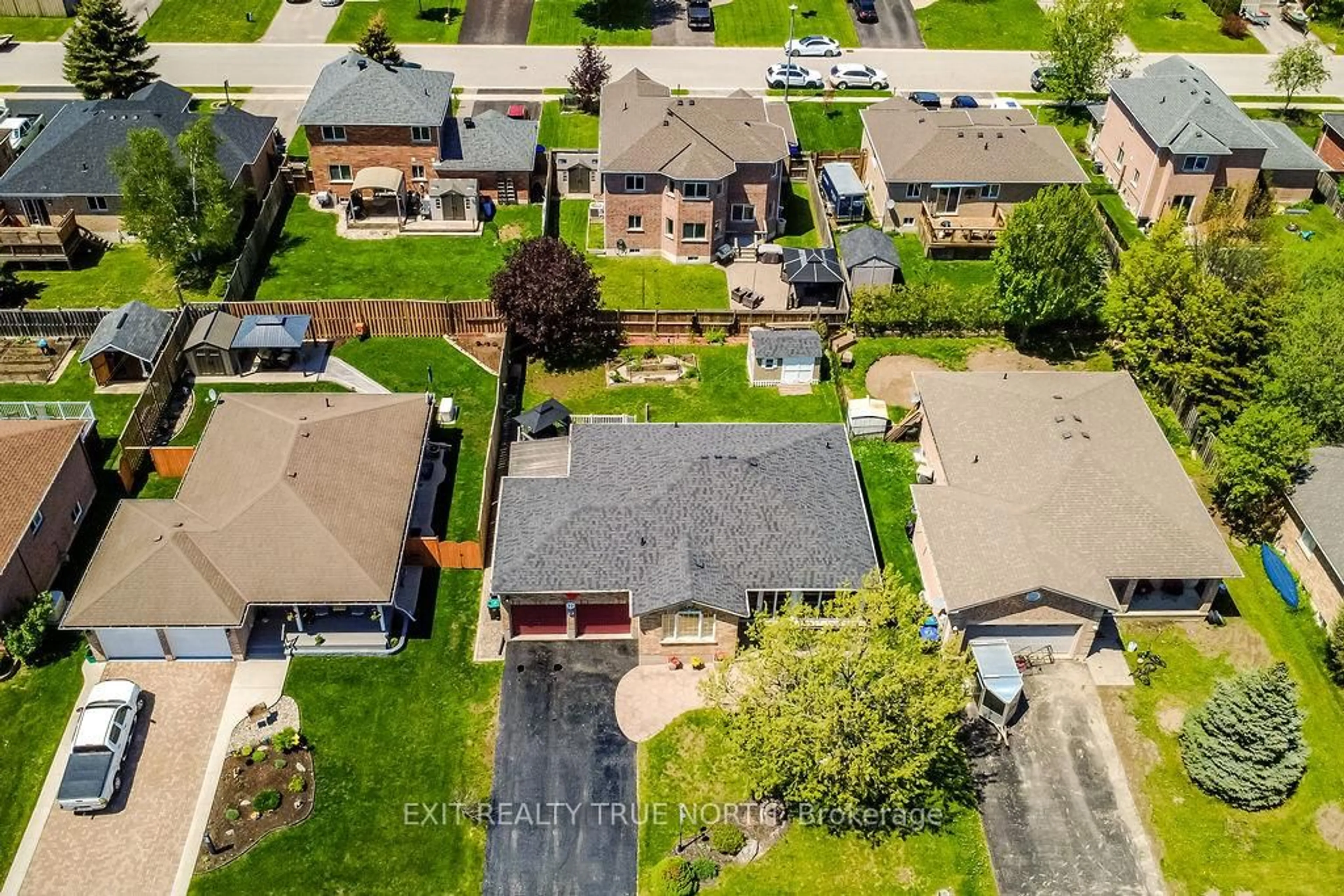 A pic from outside/outdoor area/front of a property/back of a property/a pic from drone, street for 32 Graham St, Springwater Ontario L0L 1P0