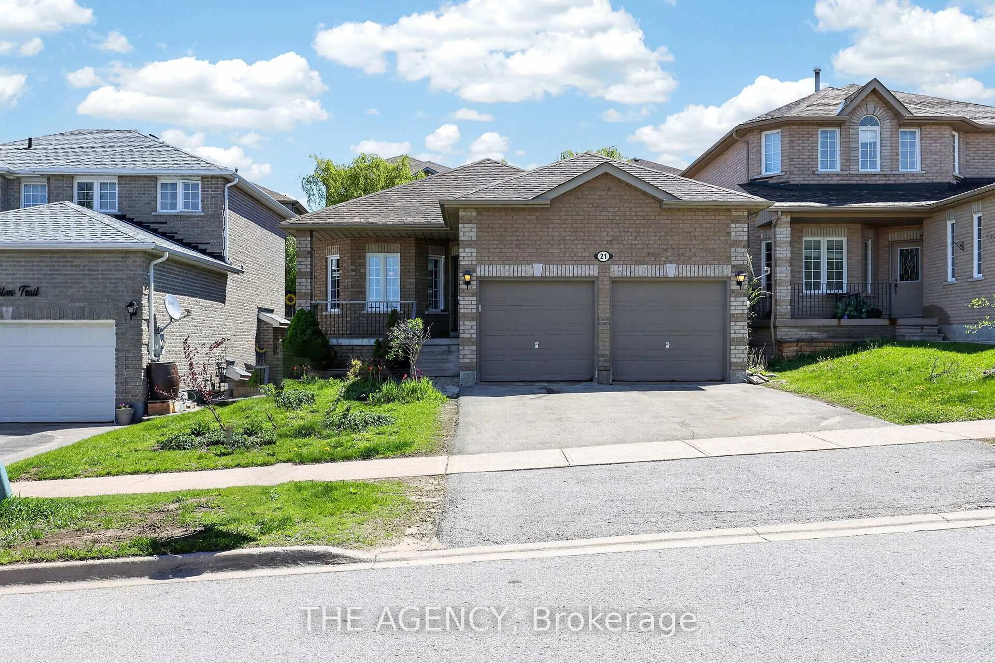 Home with brick exterior material, street for 21 Silver Tr, Barrie Ontario L4N 2S2