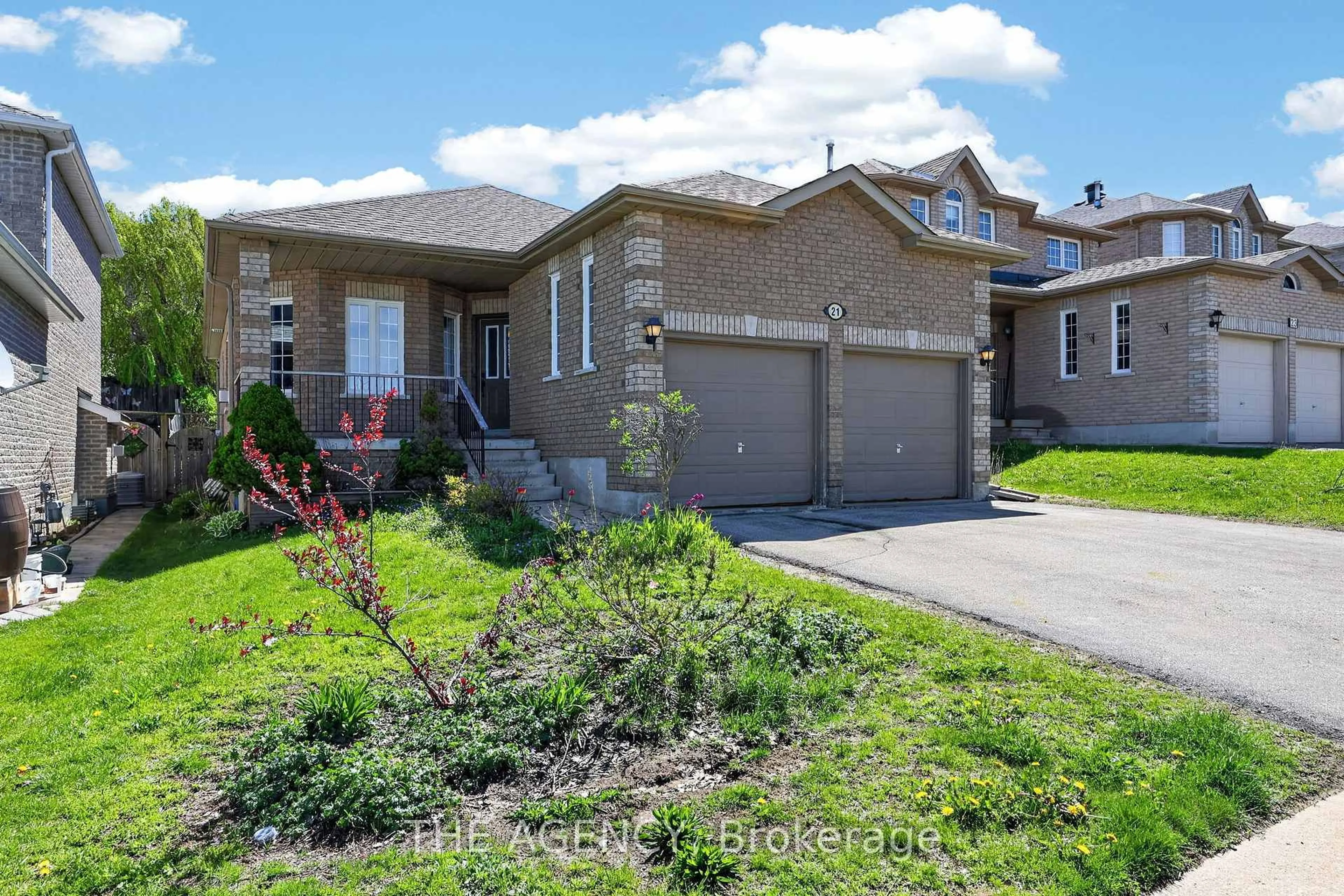 Home with brick exterior material, street for 21 Silver Tr, Barrie Ontario L4N 2S2