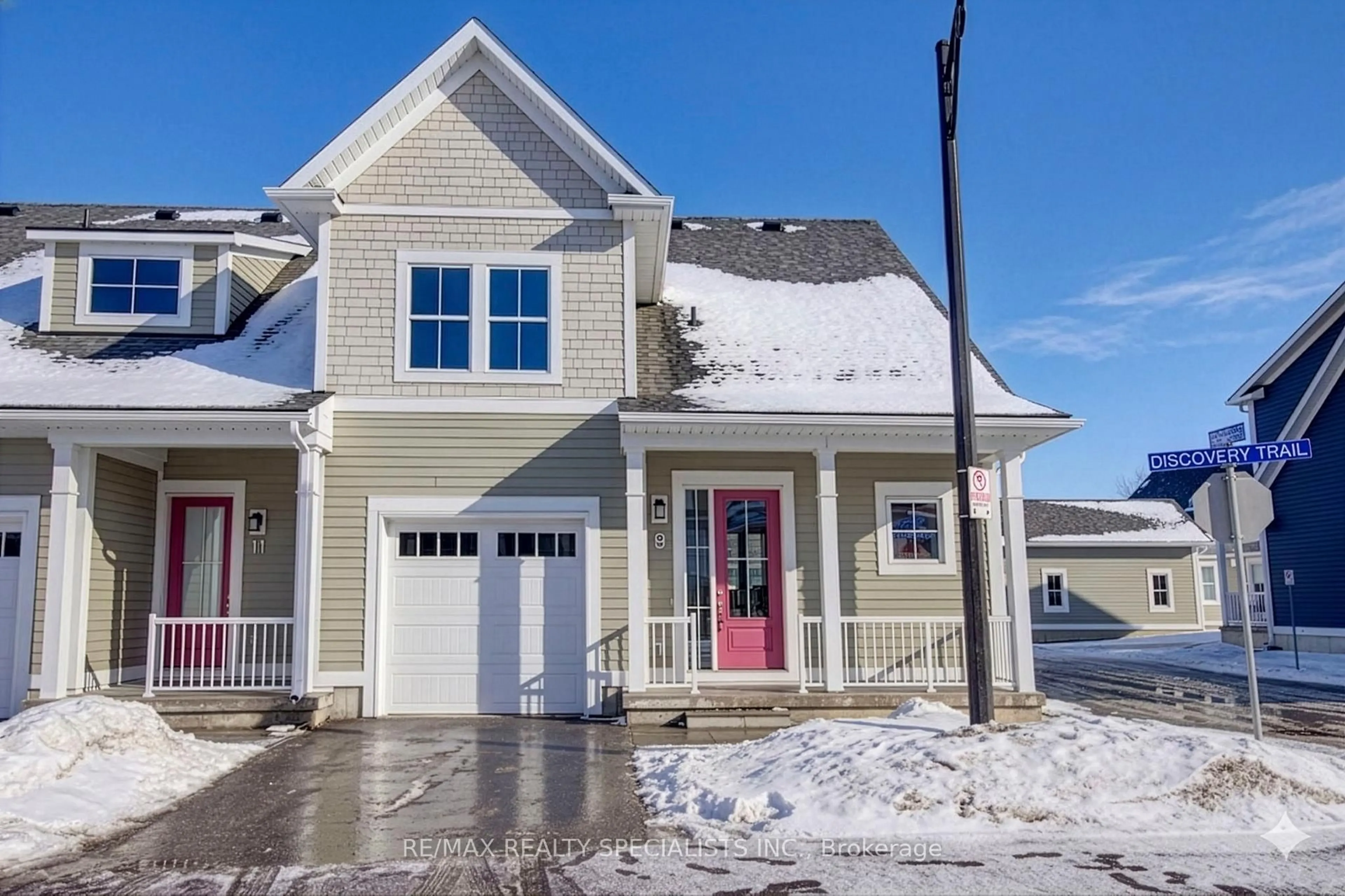 Home with vinyl exterior material, street for 9 Discovery Tr, Midland Ontario L4R 0H3
