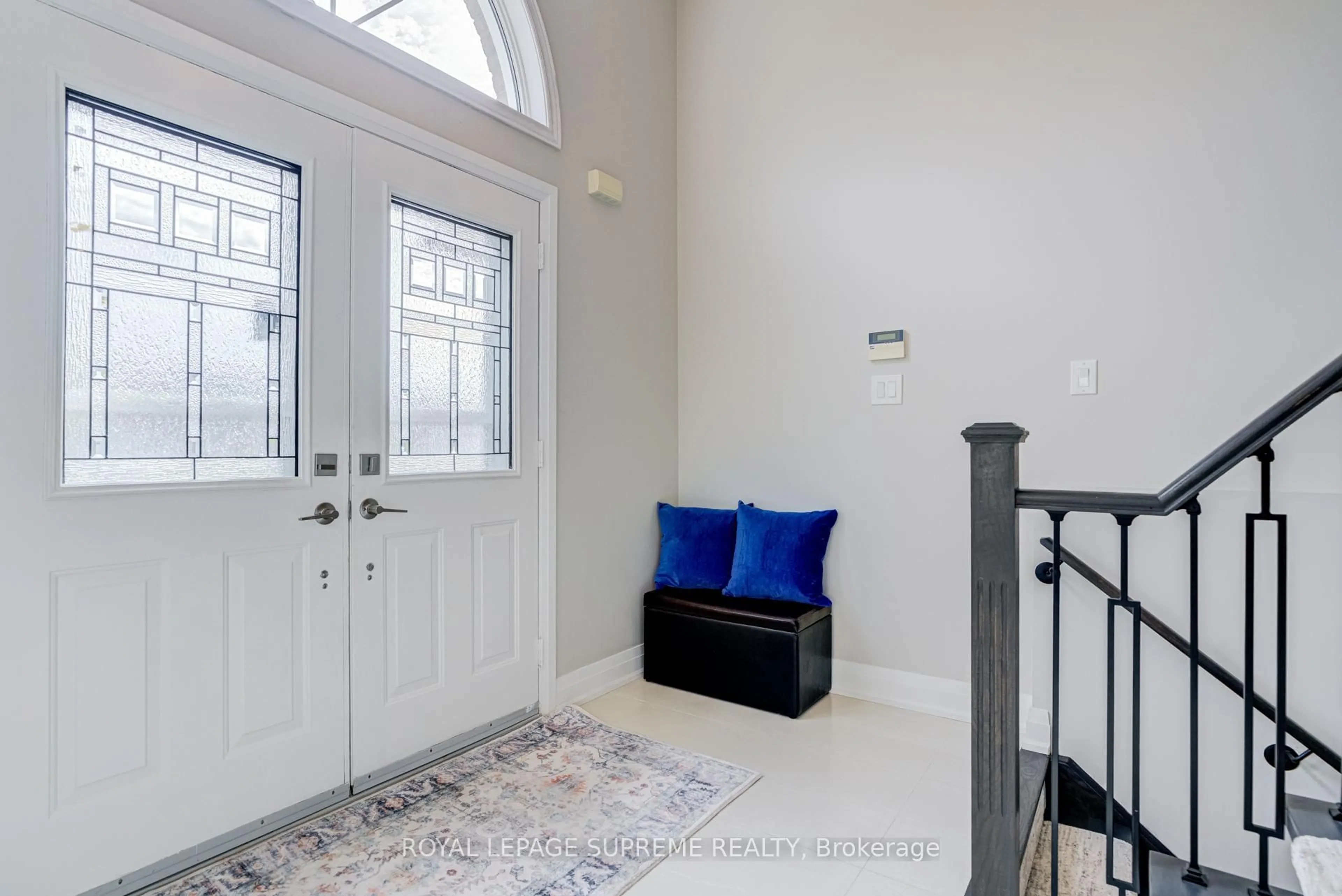 Indoor entryway for 146 Cunningham Dr, Barrie Ontario L4N 5R3