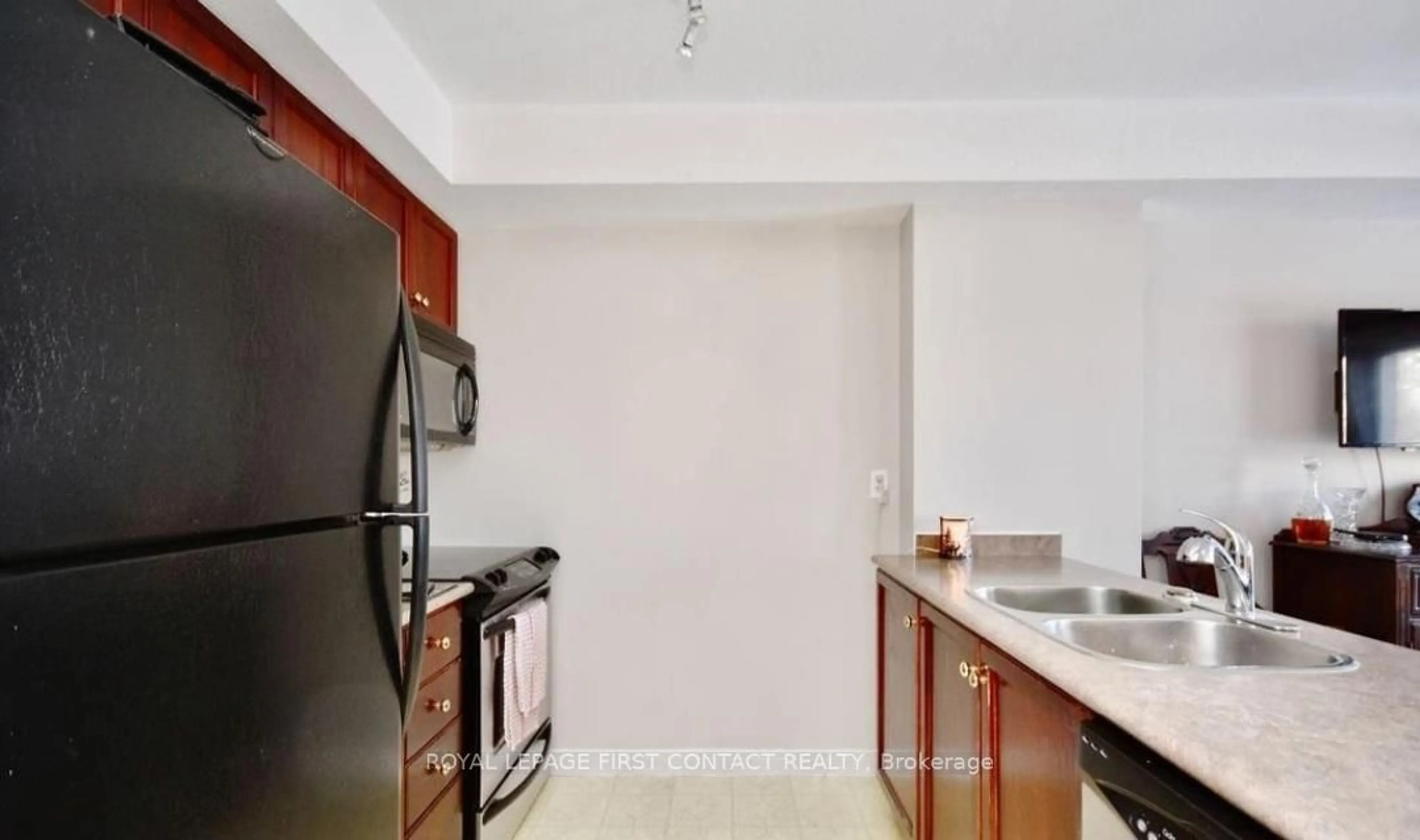 Standard kitchen, unknown for 88 Michael Cres, Barrie Ontario L4M 7C9