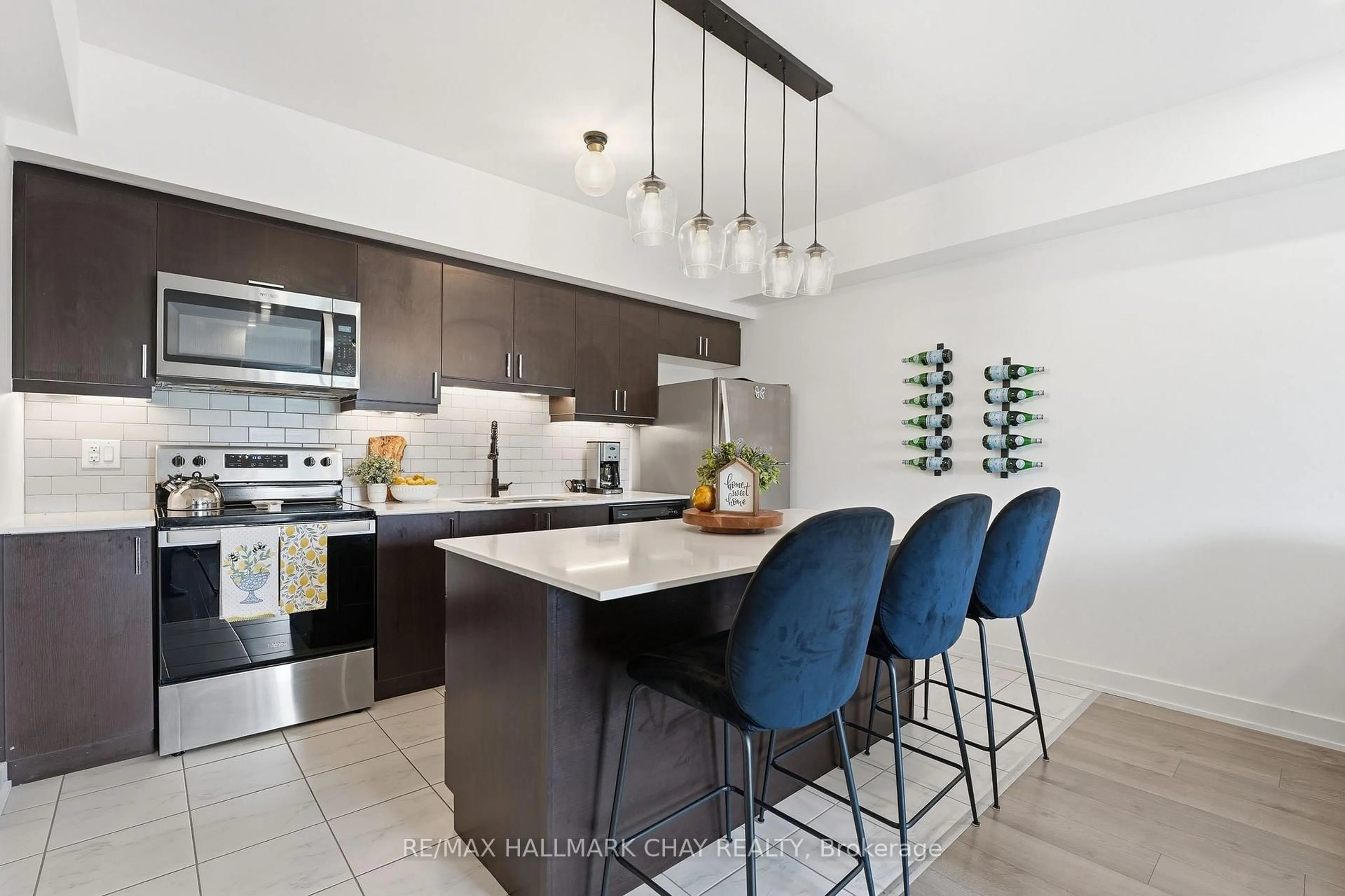 Open concept kitchen, ceramic/tile floor for 5 Chef Lane #406, Barrie Ontario L9J 0J8