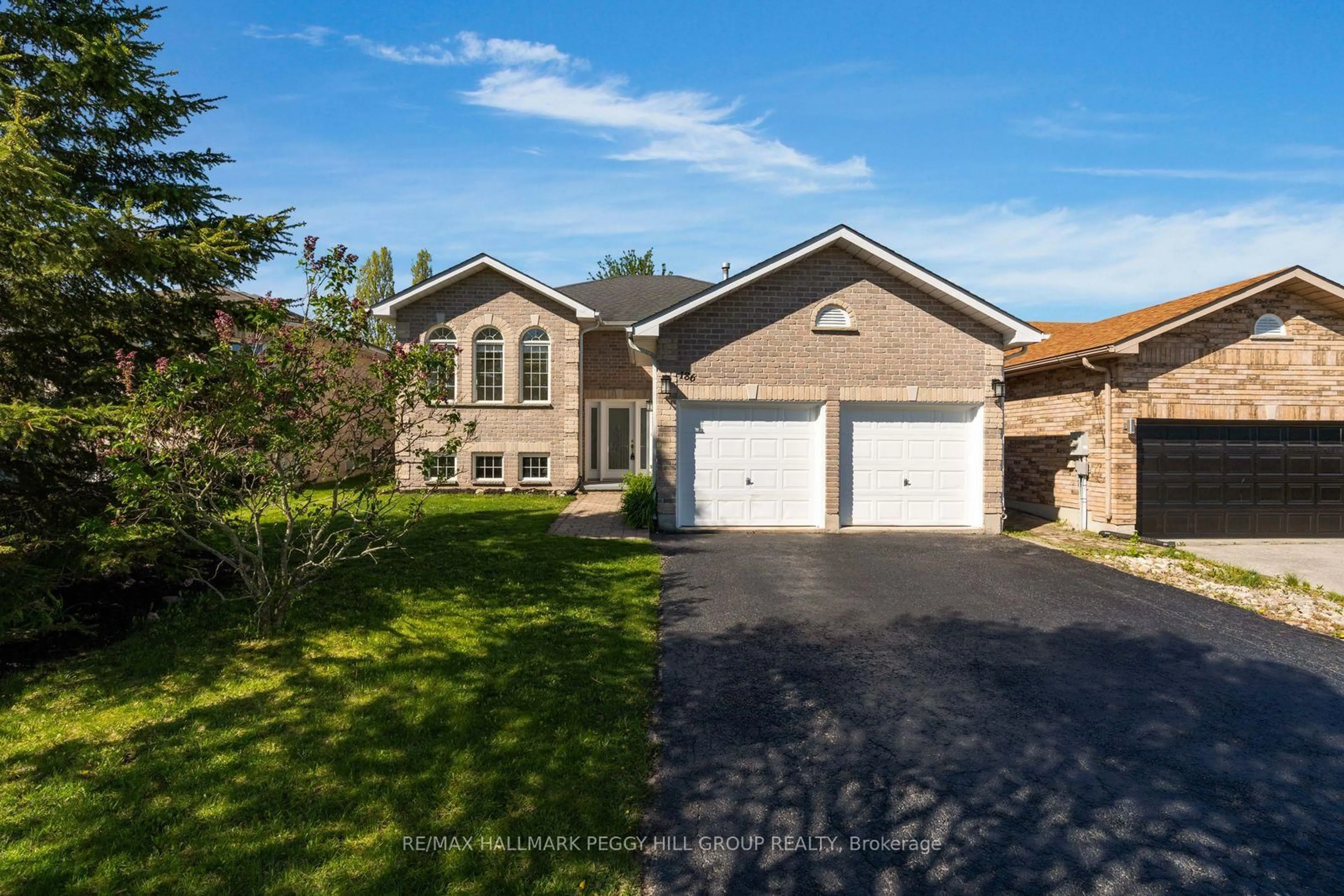 A pic from outside/outdoor area/front of a property/back of a property/a pic from drone, street for 186 Golden Meadow Rd, Barrie Ontario L4N 9R6