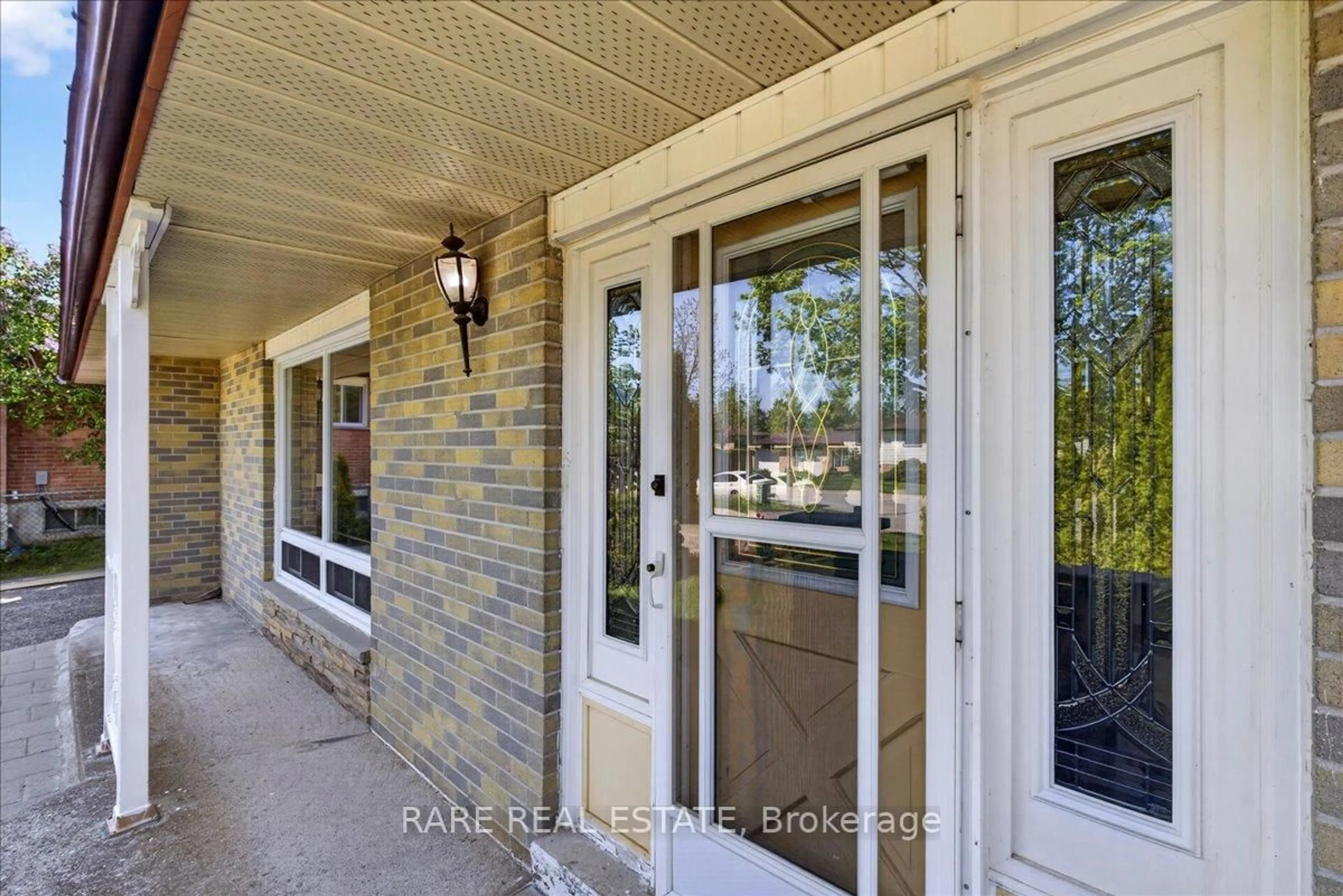 Indoor entryway for 21 Porter Cres, Barrie Ontario L4M 5H8