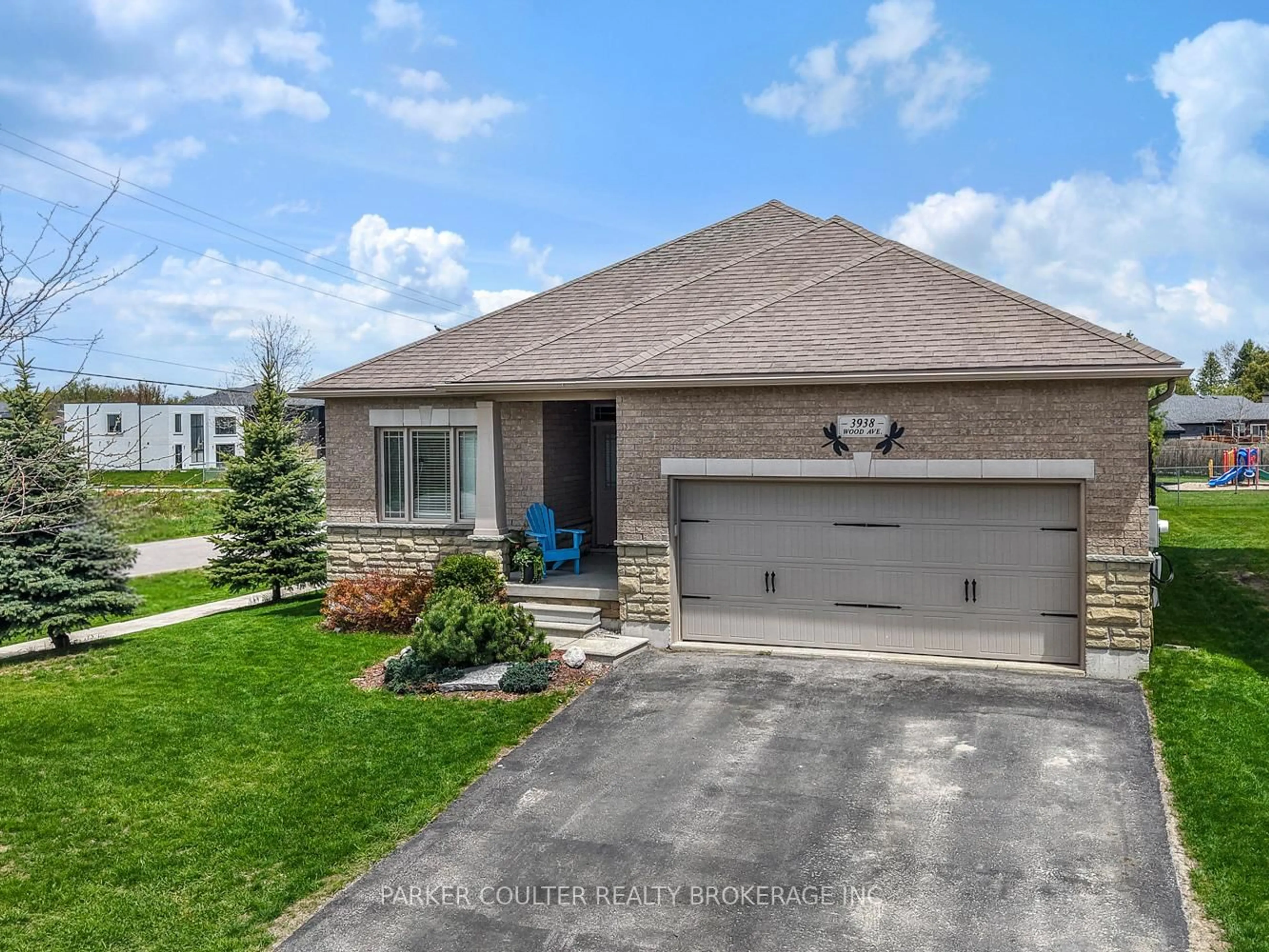 A pic from outside/outdoor area/front of a property/back of a property/a pic from drone, street for 3938 Wood Ave, Severn Ontario L3V 0Y9