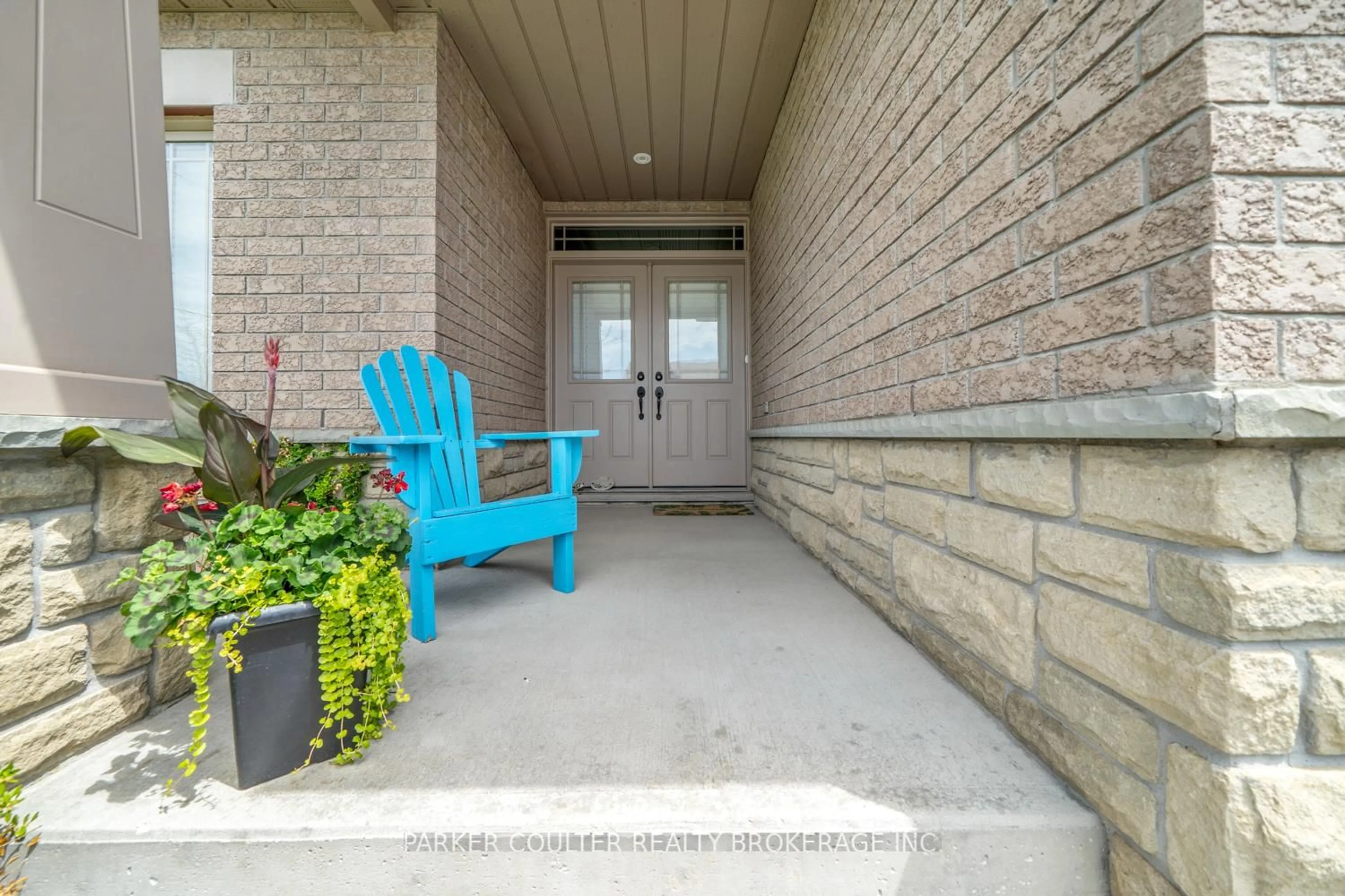 Patio, street for 3938 Wood Ave, Severn Ontario L3V 0Y9