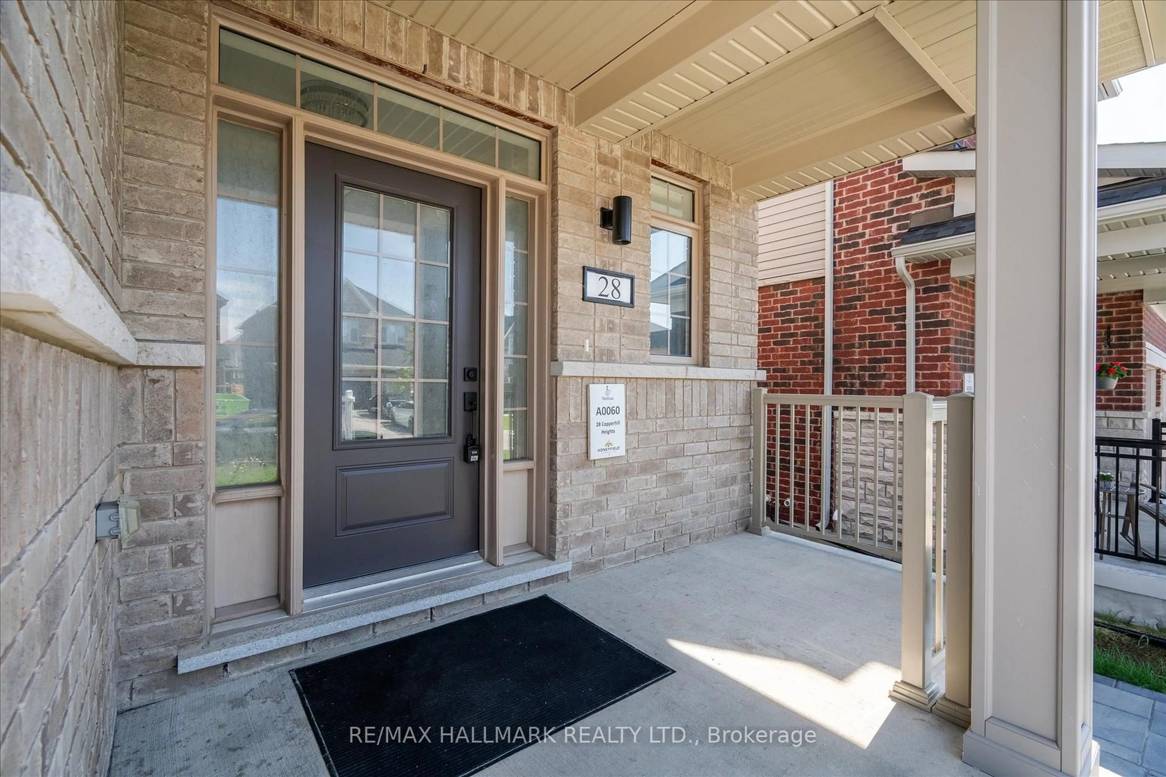 Indoor entryway for 28 Copperhill Hts, Barrie Ontario L9J 0L1