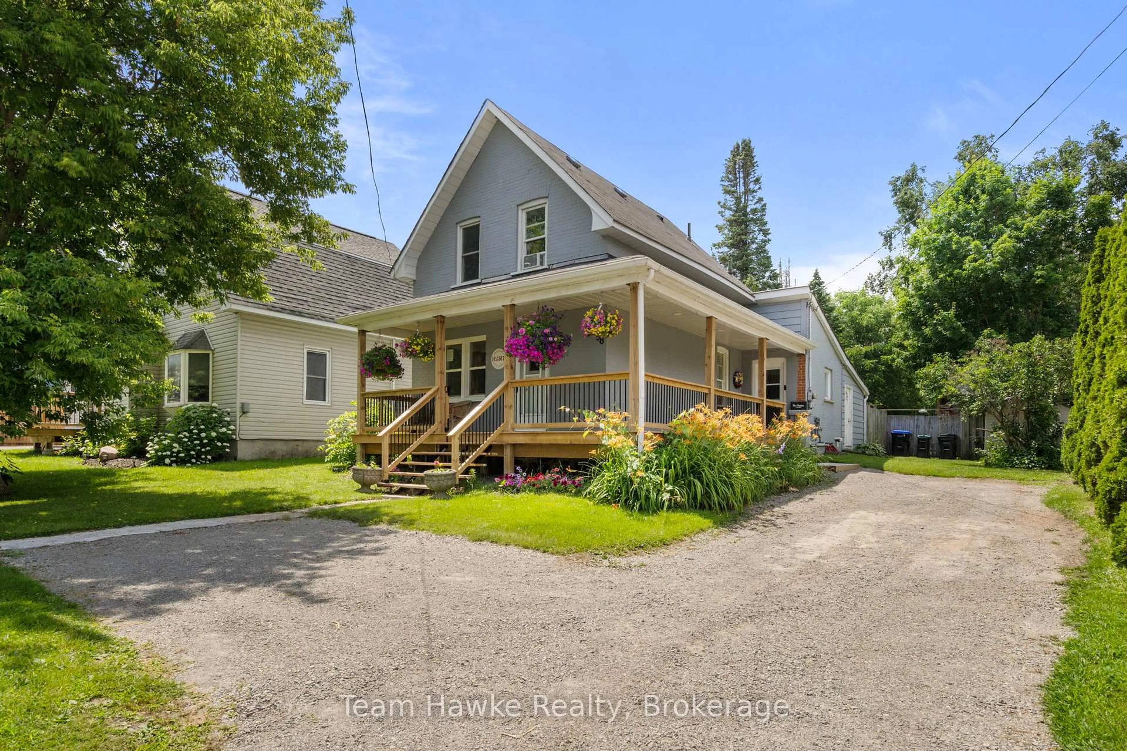A pic from outside/outdoor area/front of a property/back of a property/a pic from drone, street for 58 Fourth St, Midland Ontario L4R 3S8