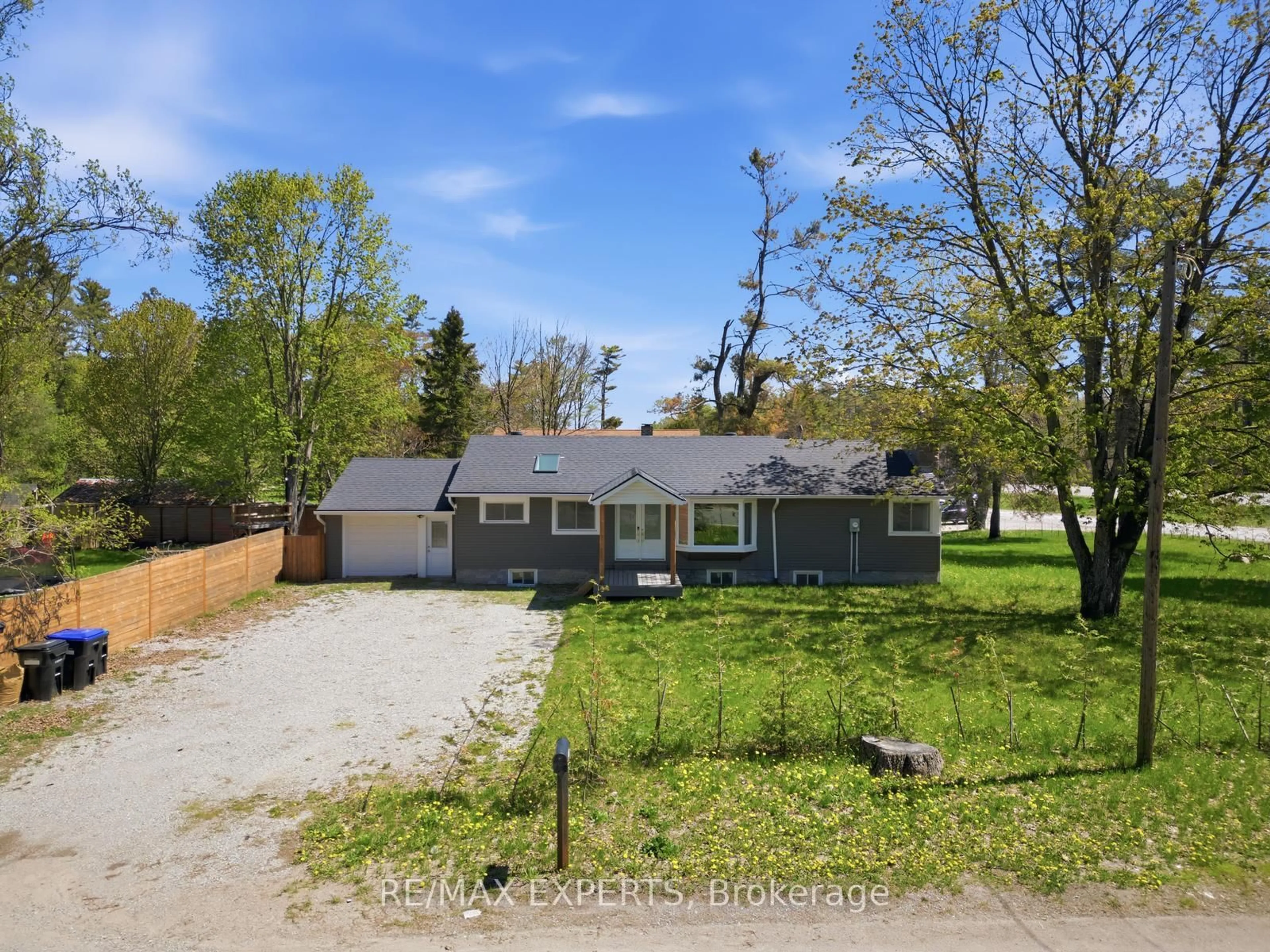 A pic from outside/outdoor area/front of a property/back of a property/a pic from drone, street for 3251 South Sparrow Lake Rd, Severn Ontario L0K 2B0