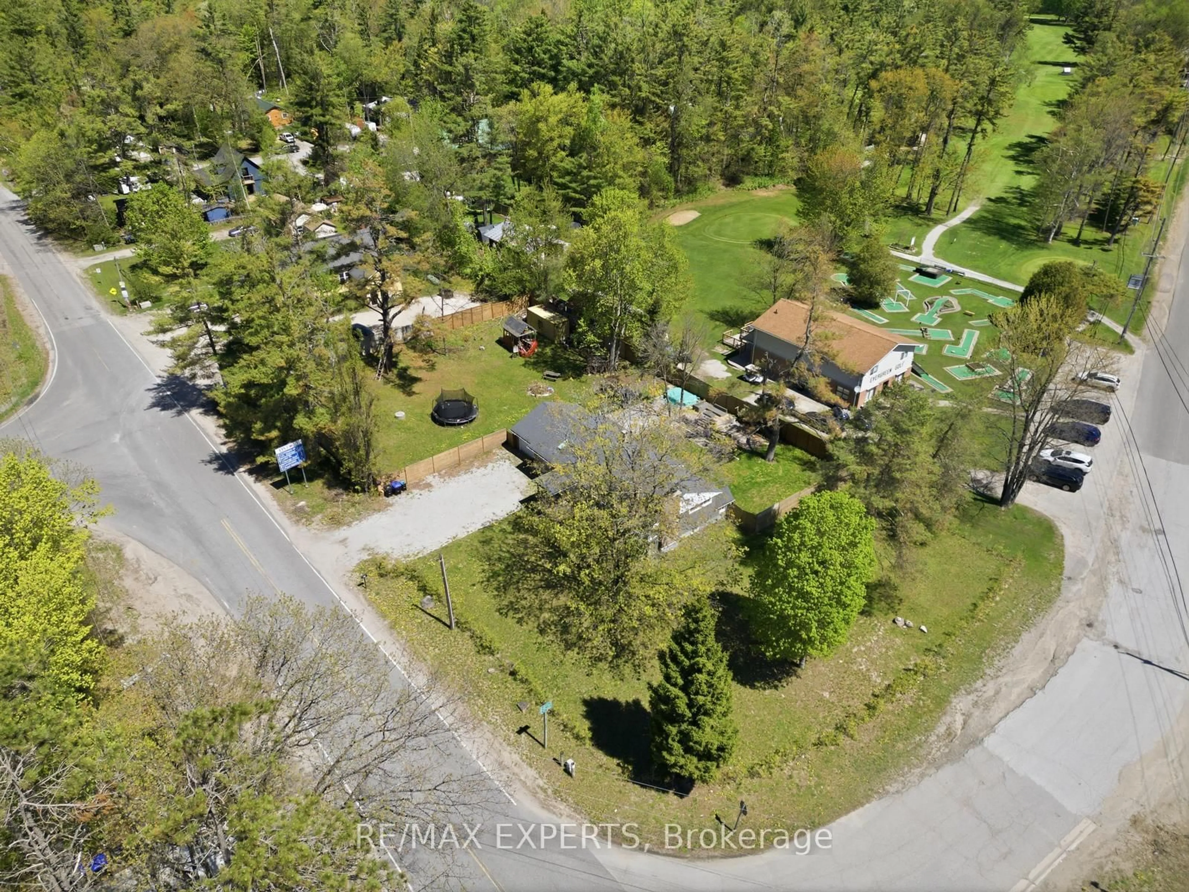 A pic from outside/outdoor area/front of a property/back of a property/a pic from drone, unknown for 3251 South Sparrow Lake Rd, Severn Ontario L0K 2B0