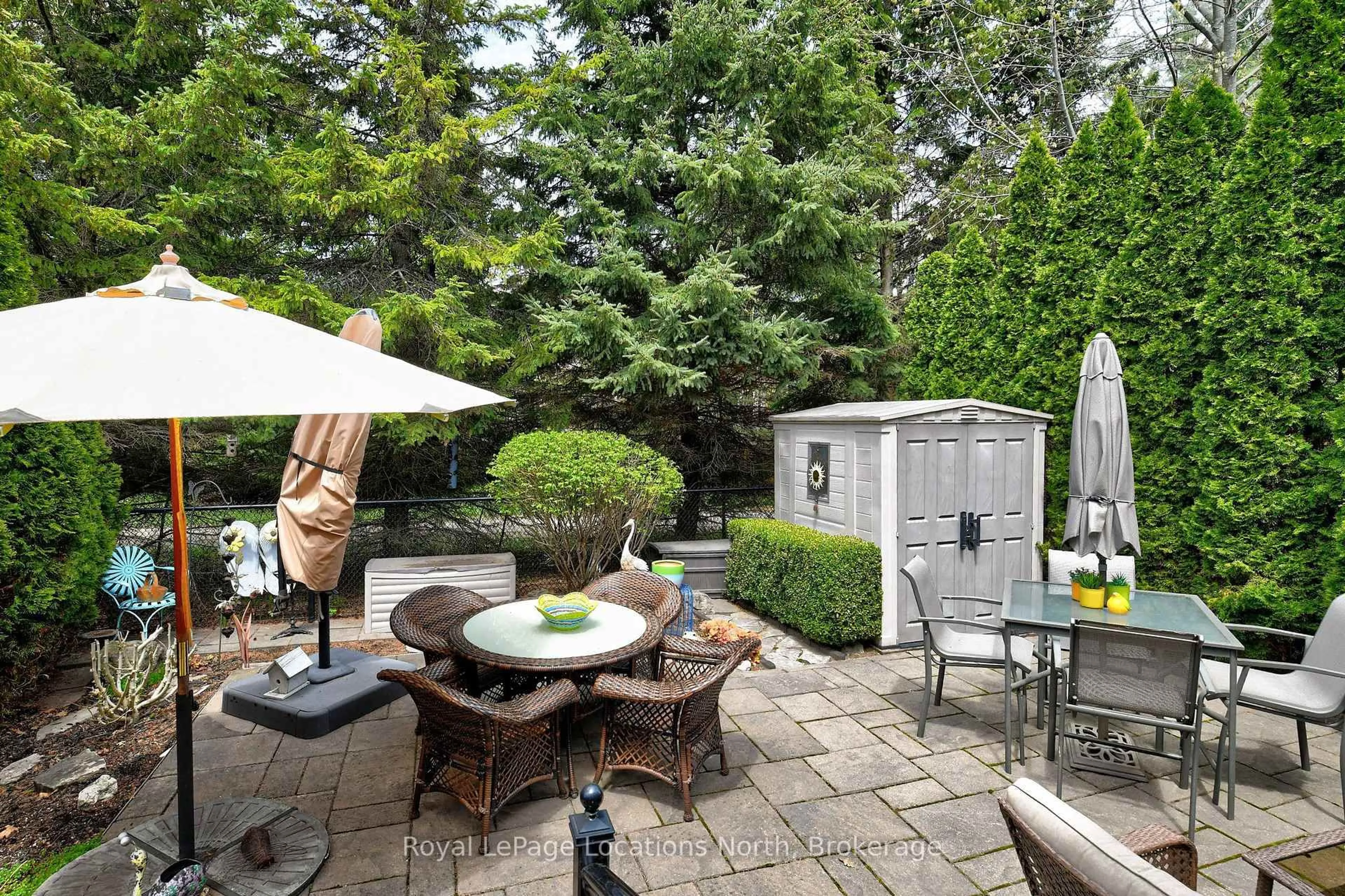 Patio, street for 23 Covington Blue Cres, Wasaga Beach Ontario L9Z 0E4