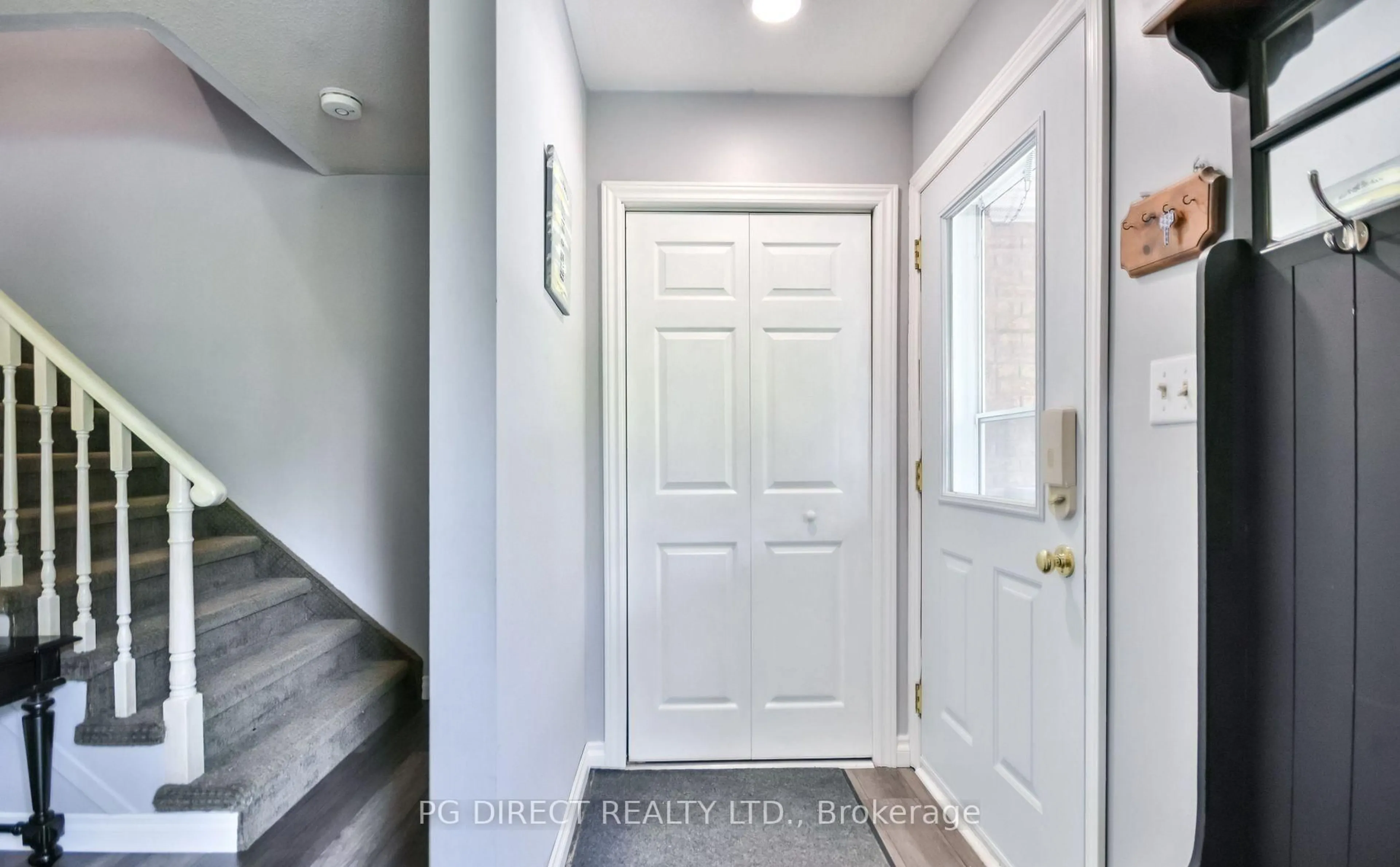 Indoor entryway for 381 Sundial Dr, Orillia Ontario L3V 4A5