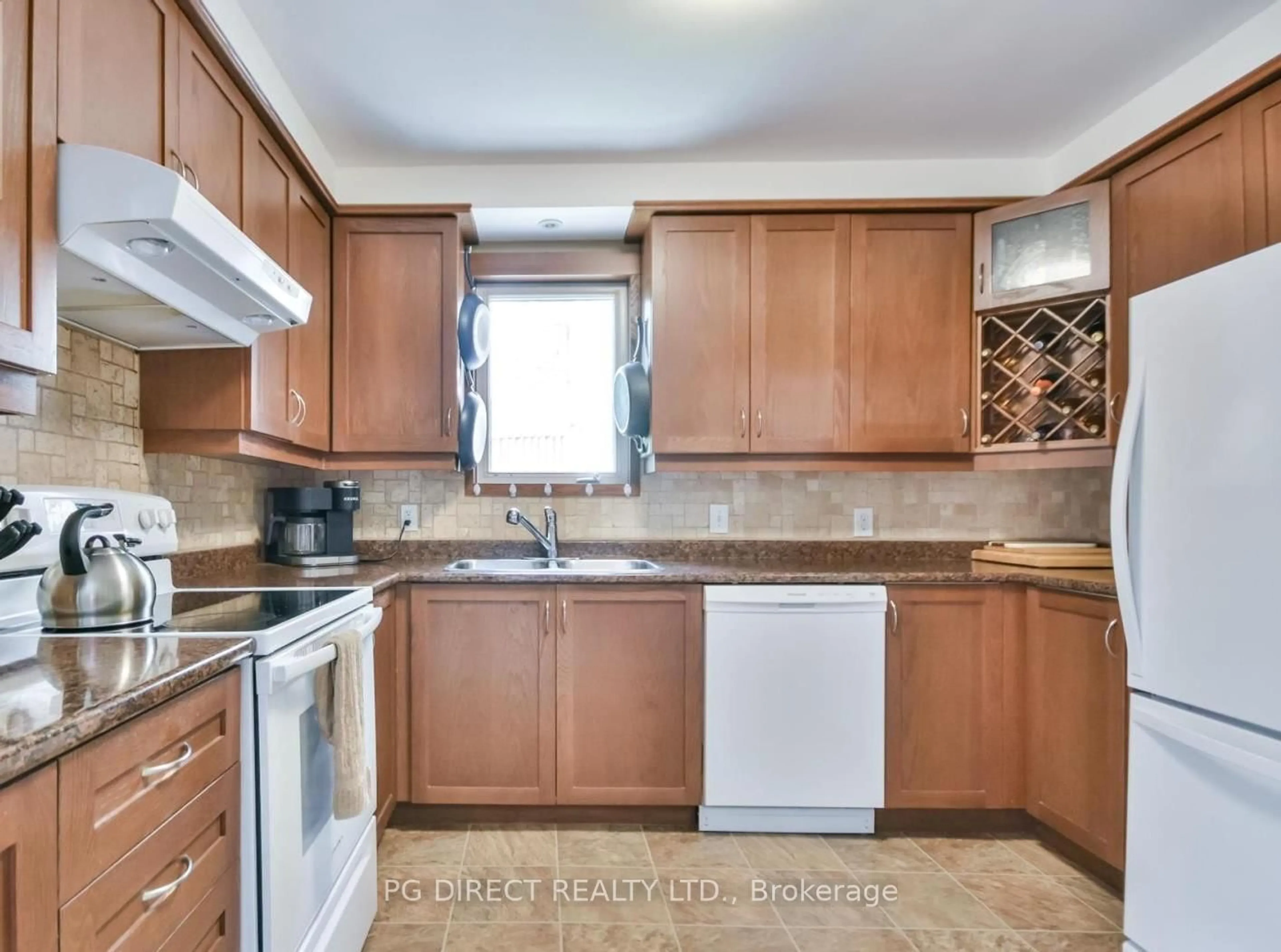Standard kitchen, ceramic/tile floor for 381 Sundial Dr, Orillia Ontario L3V 4A5