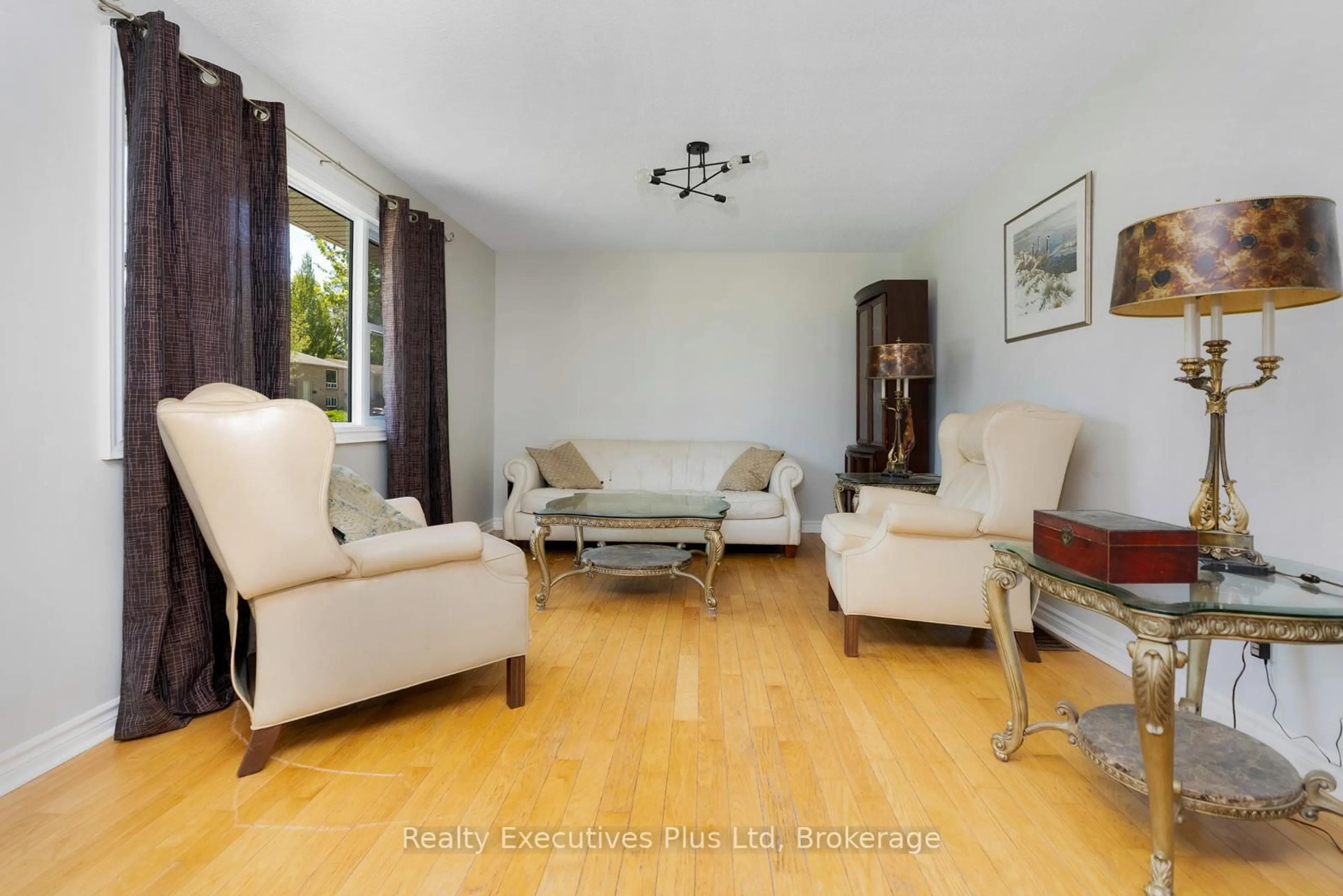 Living room with furniture, wood/laminate floor for 24 McConkey Pl, Barrie Ontario L4N 6H1