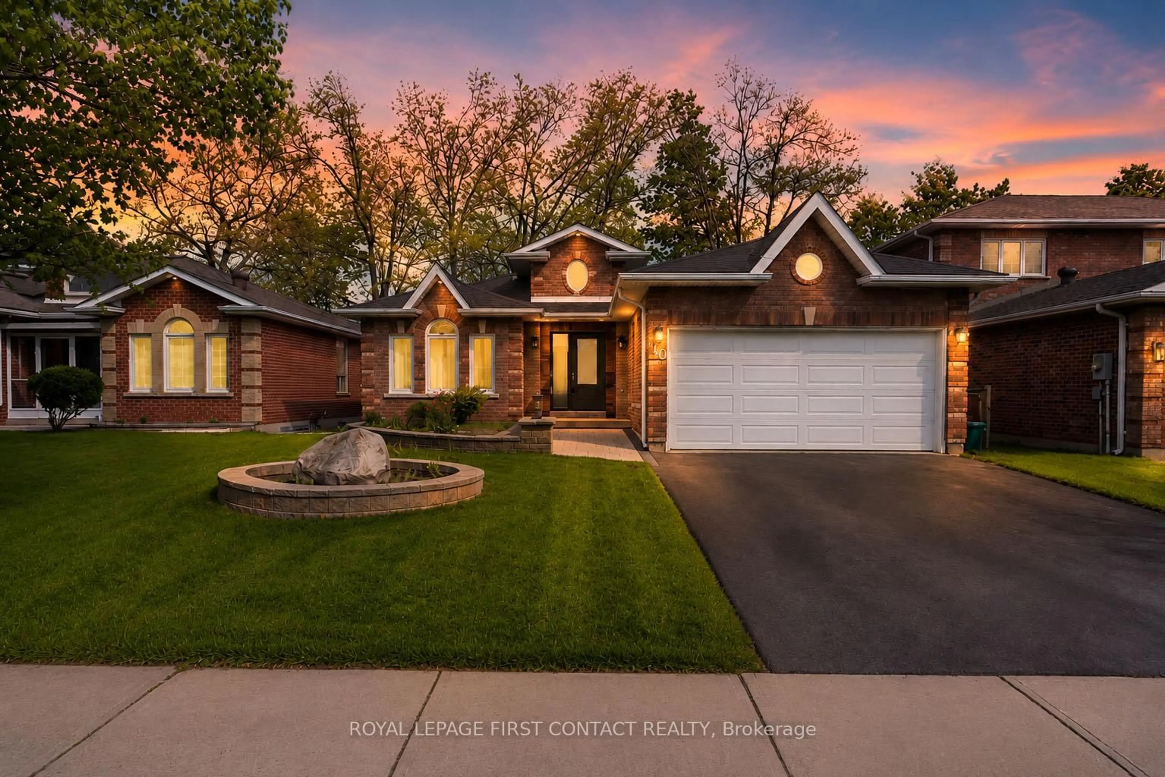 Home with brick exterior material, street for 340 Livingstone St, Barrie Ontario L4N 7C5