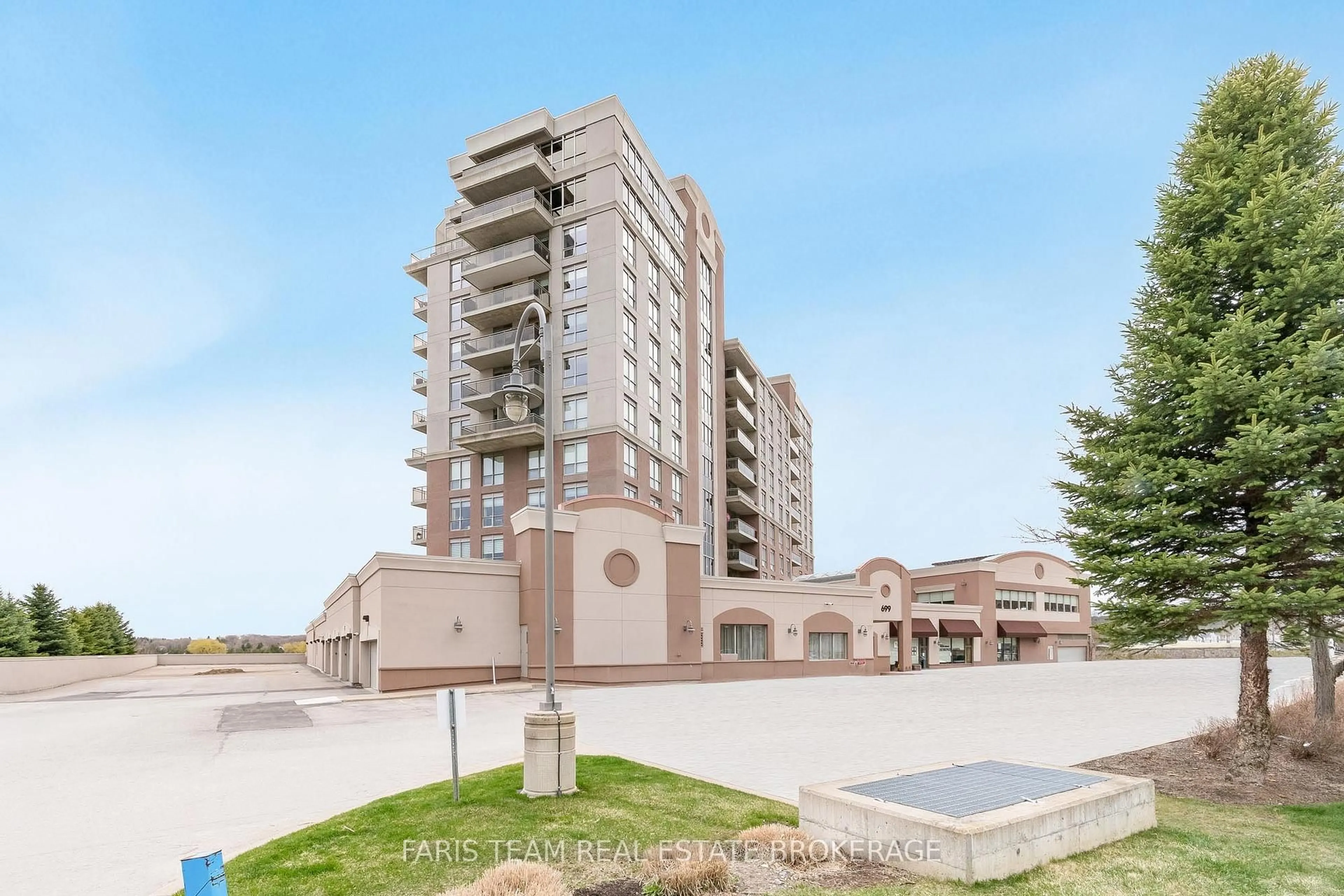 A pic from outside/outdoor area/front of a property/back of a property/a pic from drone, building for 699 Aberdeen Blvd #608, Midland Ontario L4R 5P2