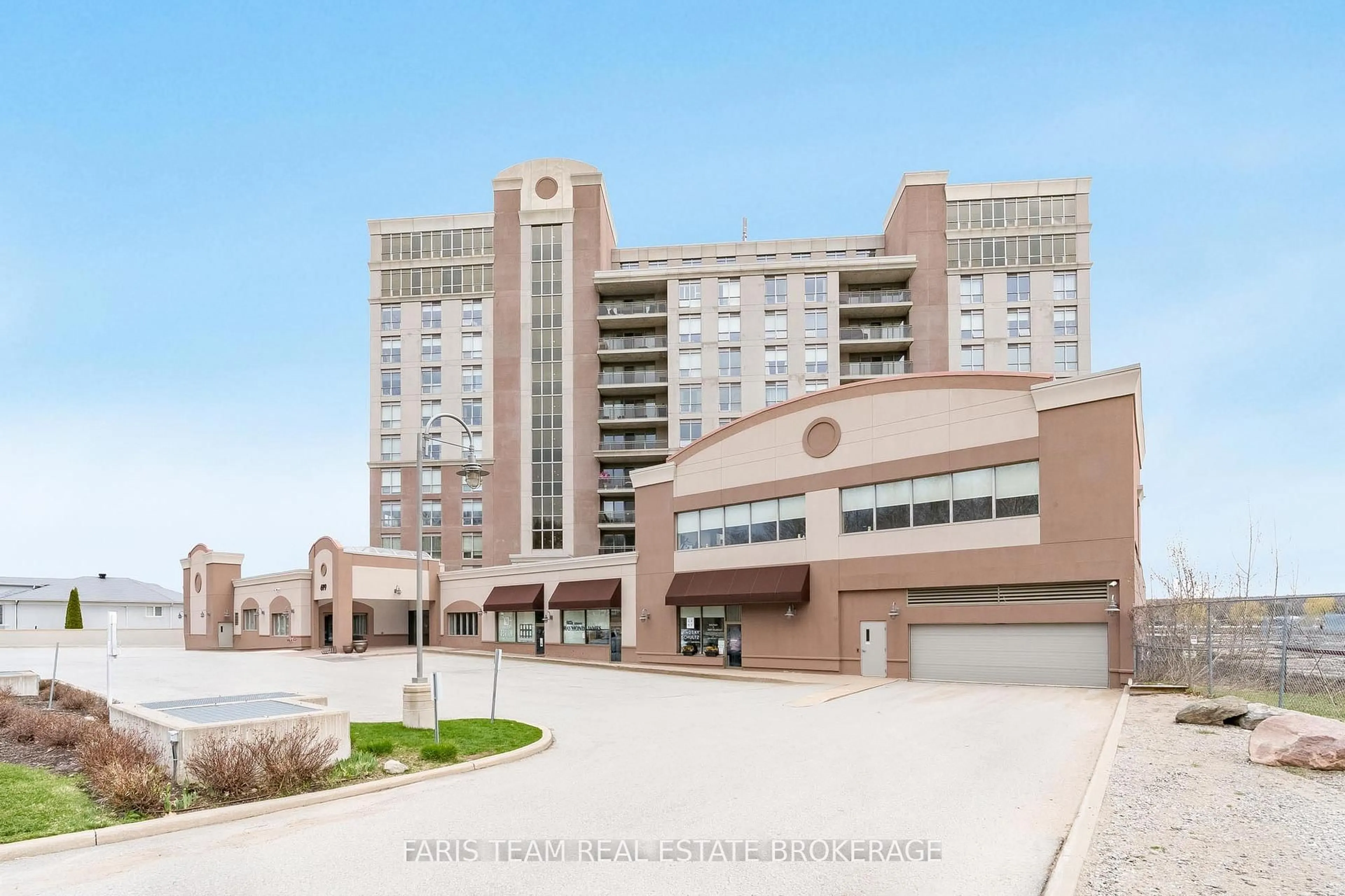 Indoor foyer for 699 Aberdeen Blvd #608, Midland Ontario L4R 5P2