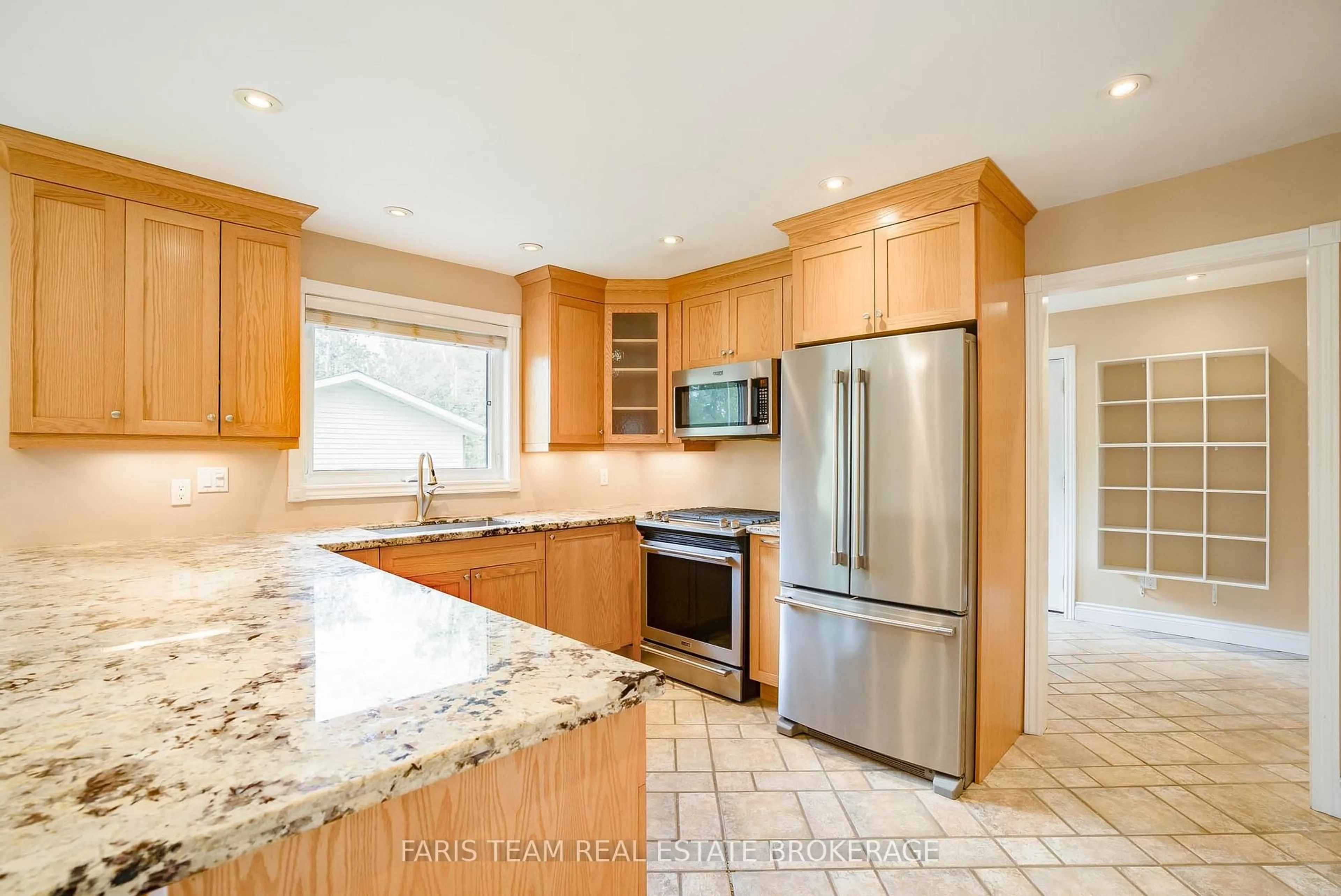 Open concept kitchen, ceramic/tile floor for 21 Poplar Cres, Oro-Medonte Ontario L0L 1T0