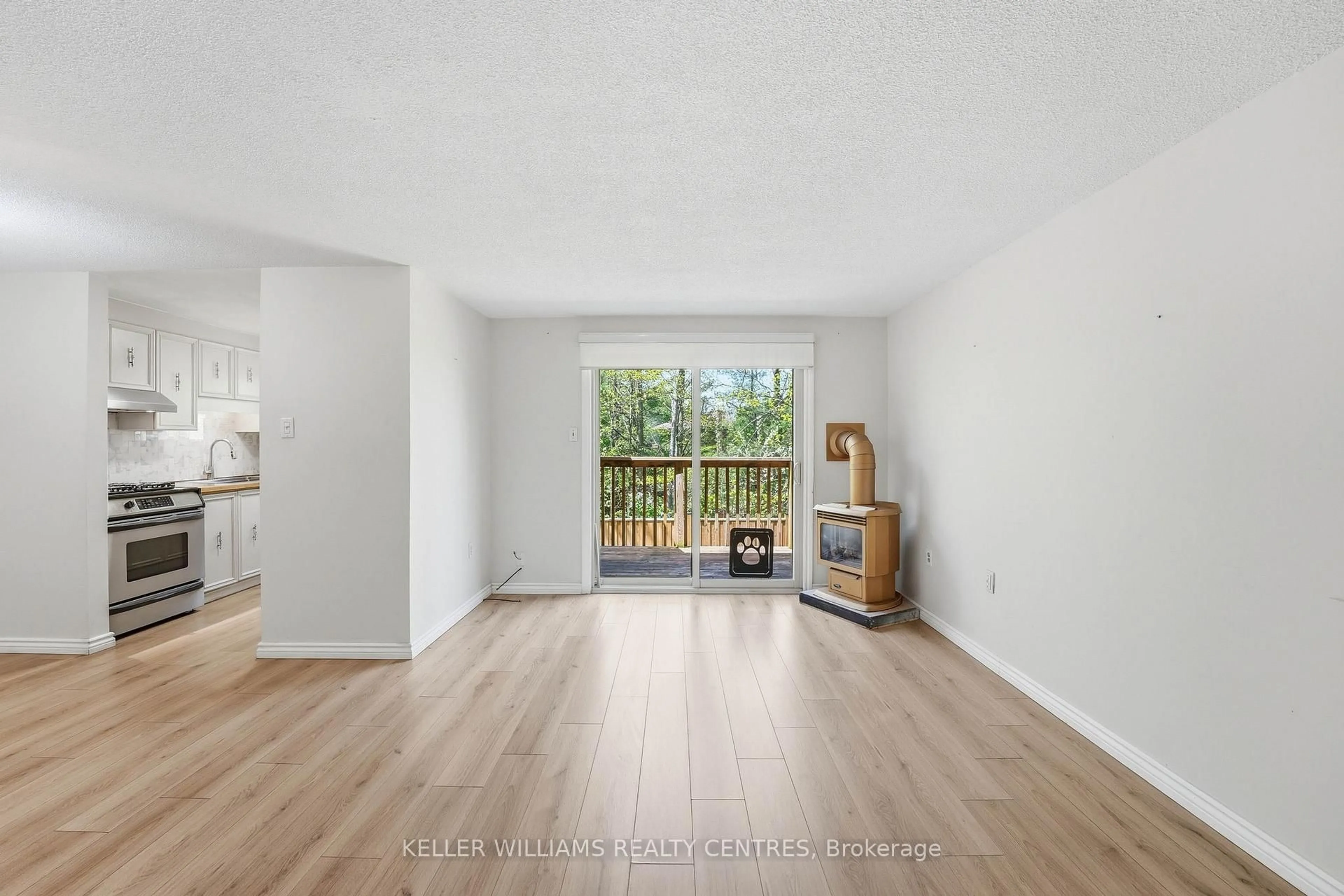 A pic of a room for 3 Evergreen Crt, Barrie Ontario L4N 6W7