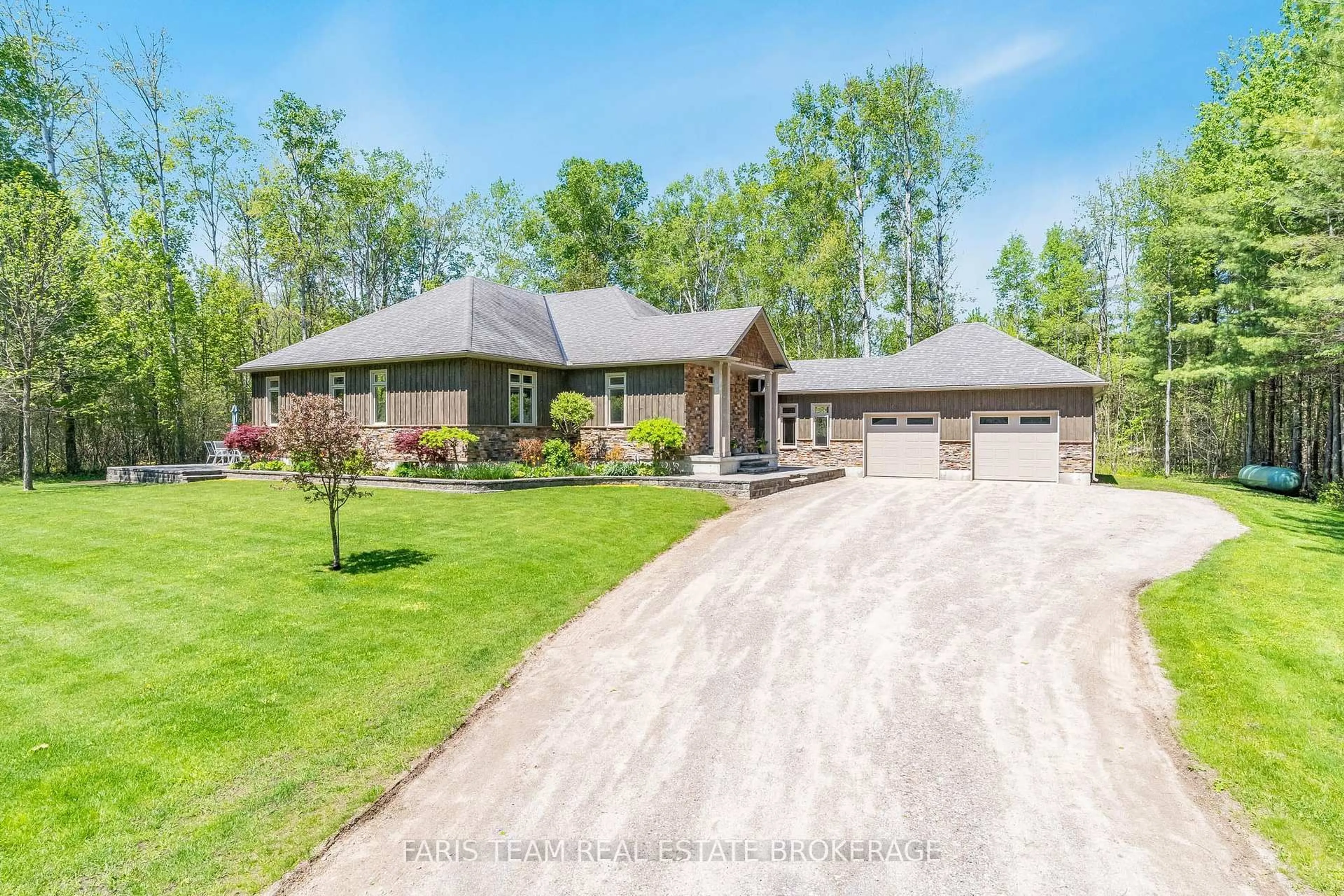 A pic from outside/outdoor area/front of a property/back of a property/a pic from drone, street for 470 Baseline Rd, Tiny Ontario L4R 0E3