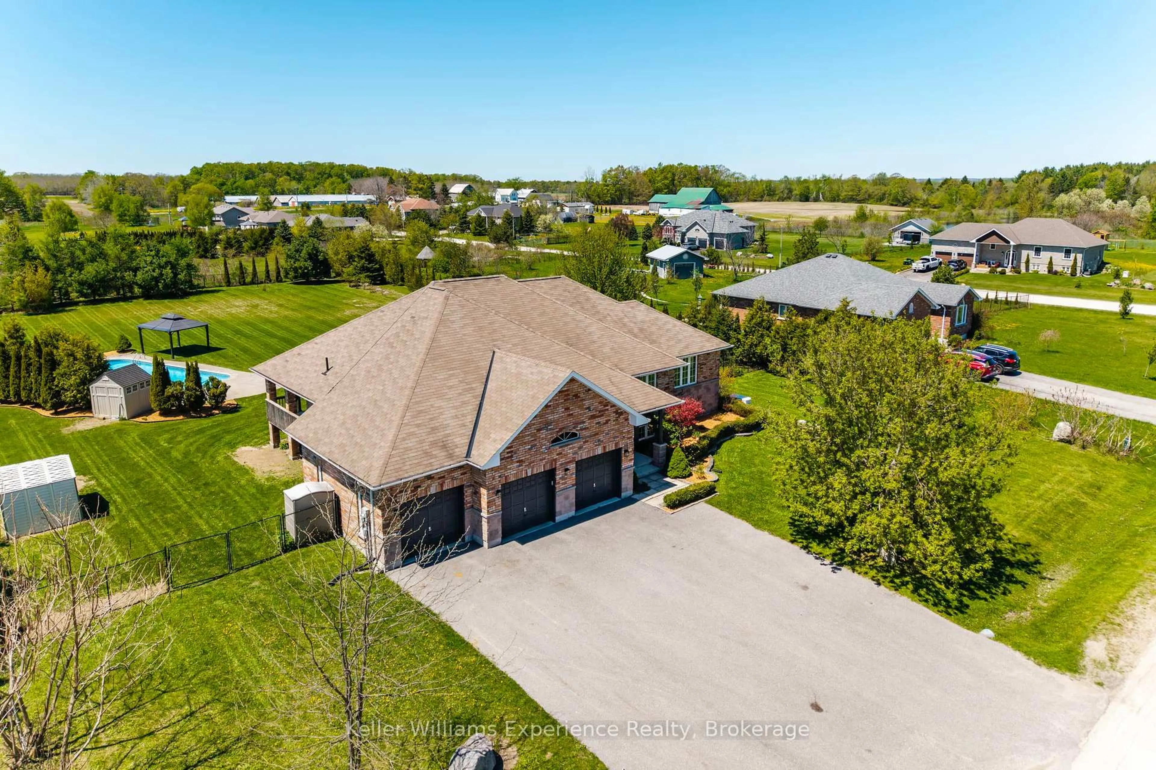 A pic from outside/outdoor area/front of a property/back of a property/a pic from drone, water/lake/river/ocean view for 26 Lynn St, Tiny Ontario L0L 2J0