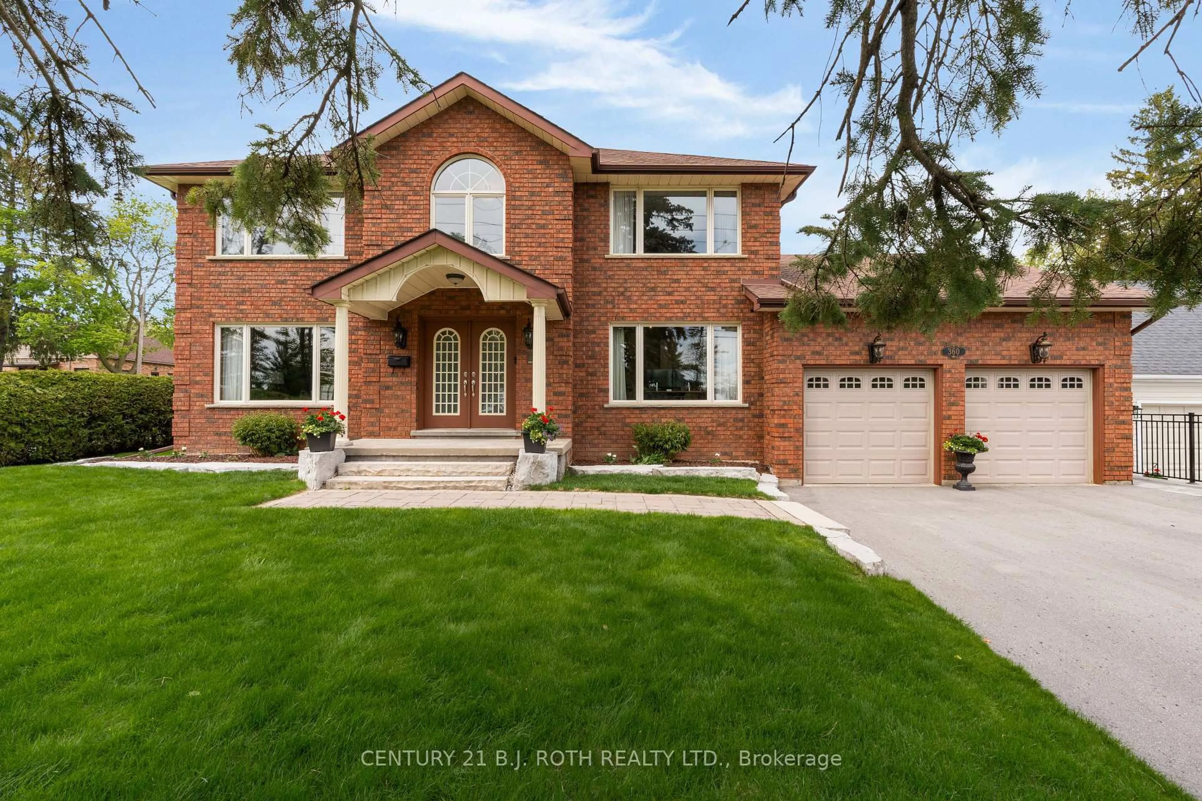 Home with brick exterior material, street for 360 Codrington St, Barrie Ontario L4M 1T2