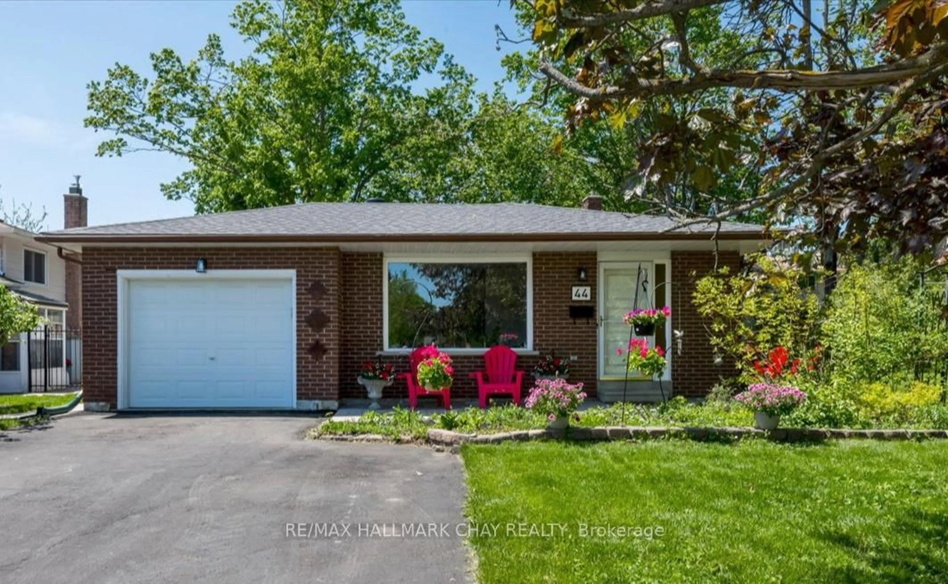 Home with brick exterior material, street for 44 Belcourt Ave, Barrie Ontario L4M 4E4