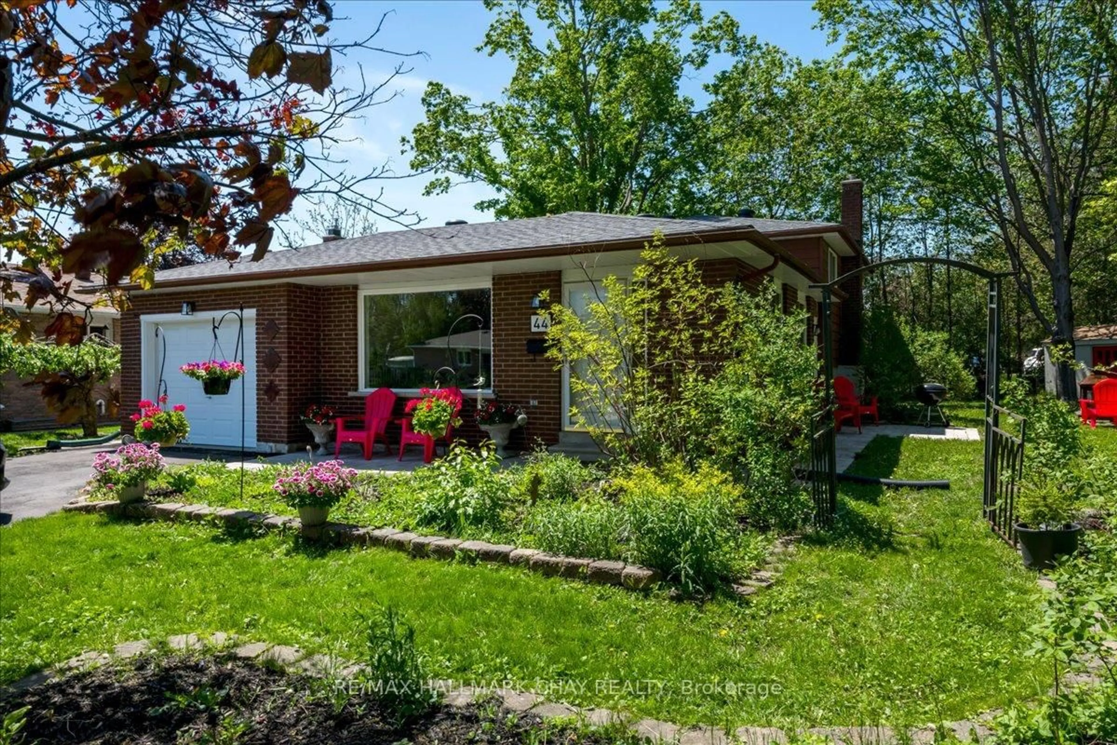 Unknown for 44 Belcourt Ave, Barrie Ontario L4M 4E4