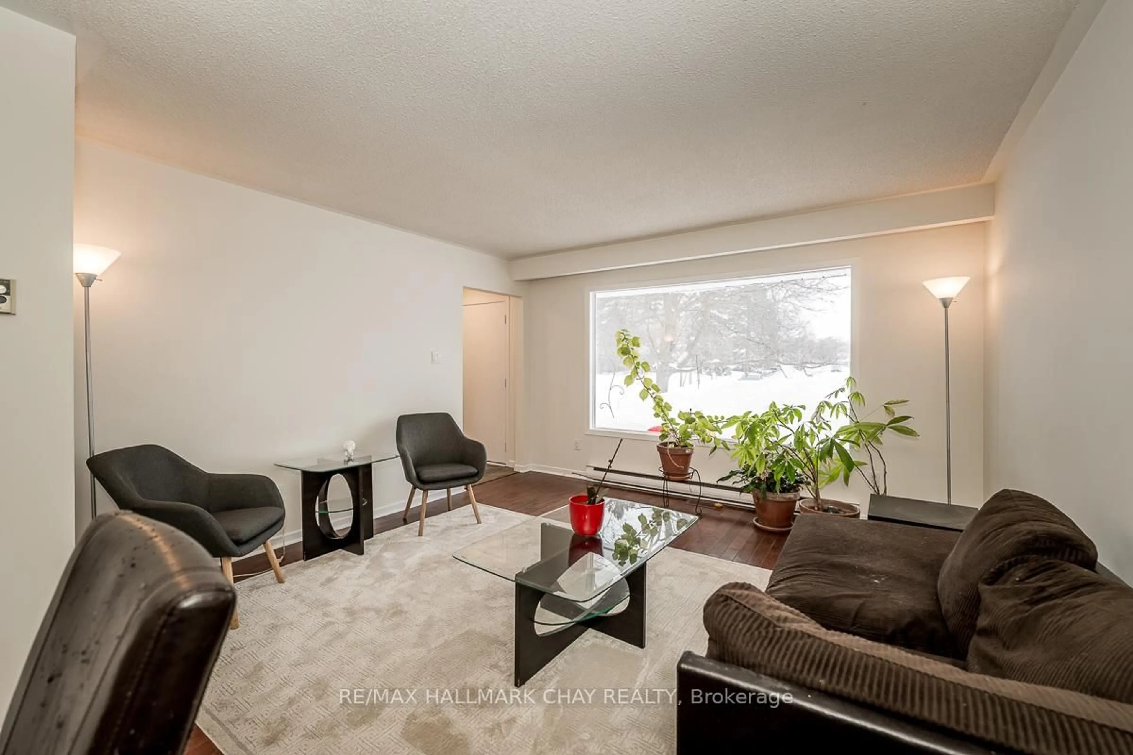 Living room with furniture, unknown for 44 Belcourt Ave, Barrie Ontario L4M 4E4