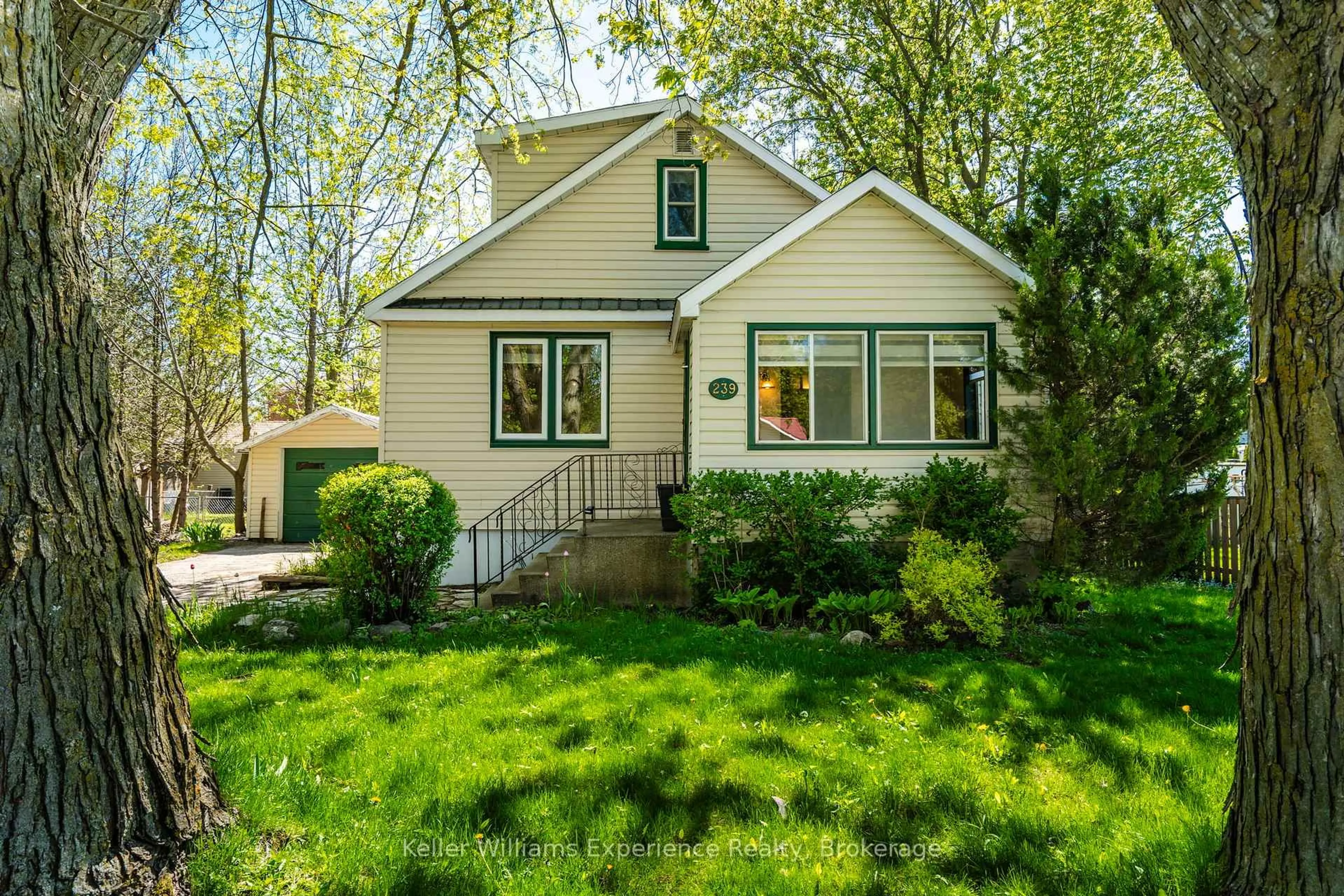 Home with vinyl exterior material, street for 239 Oak St, Clearview Ontario L0M 1S0